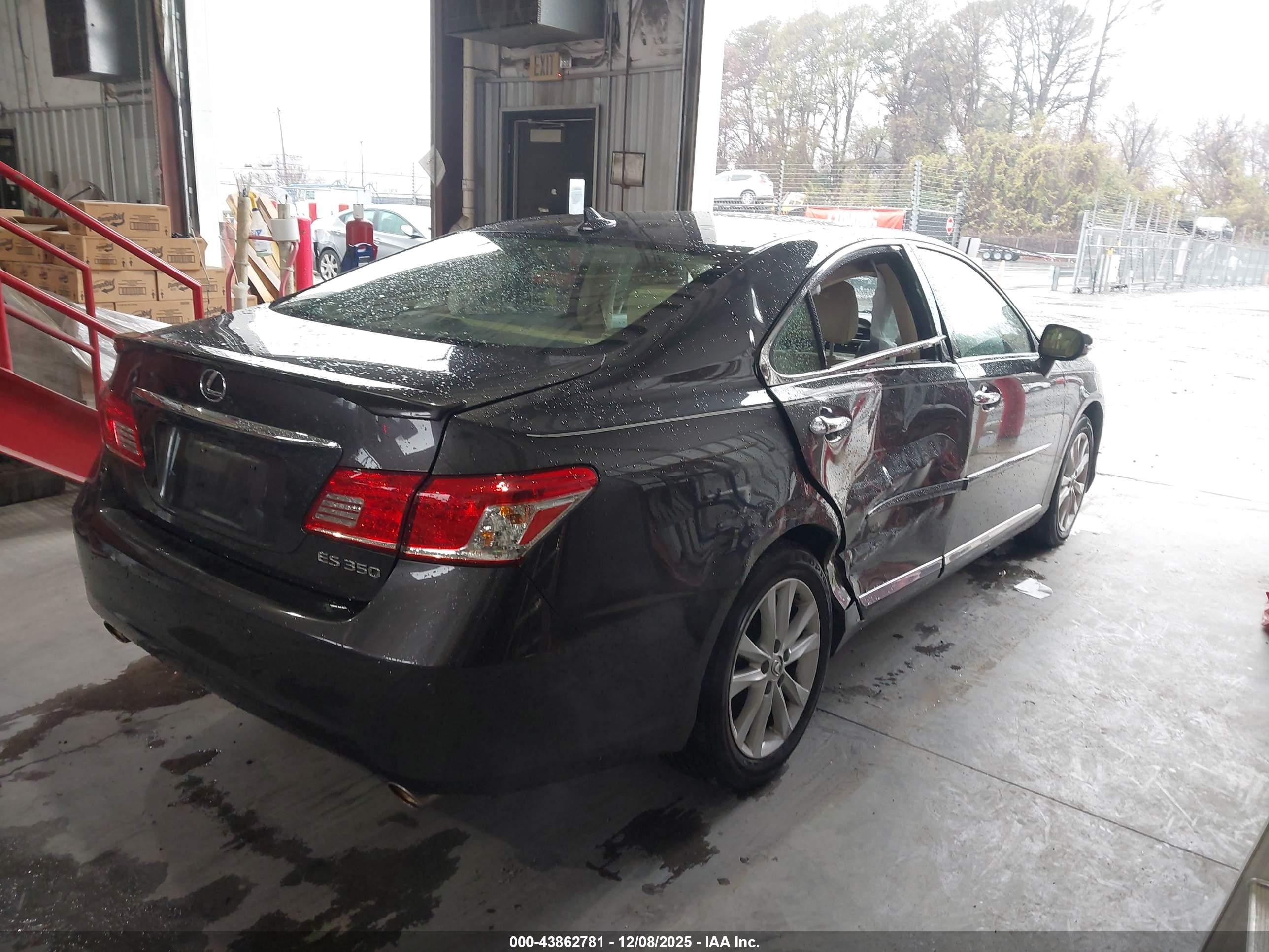 LEXUS ES image 4