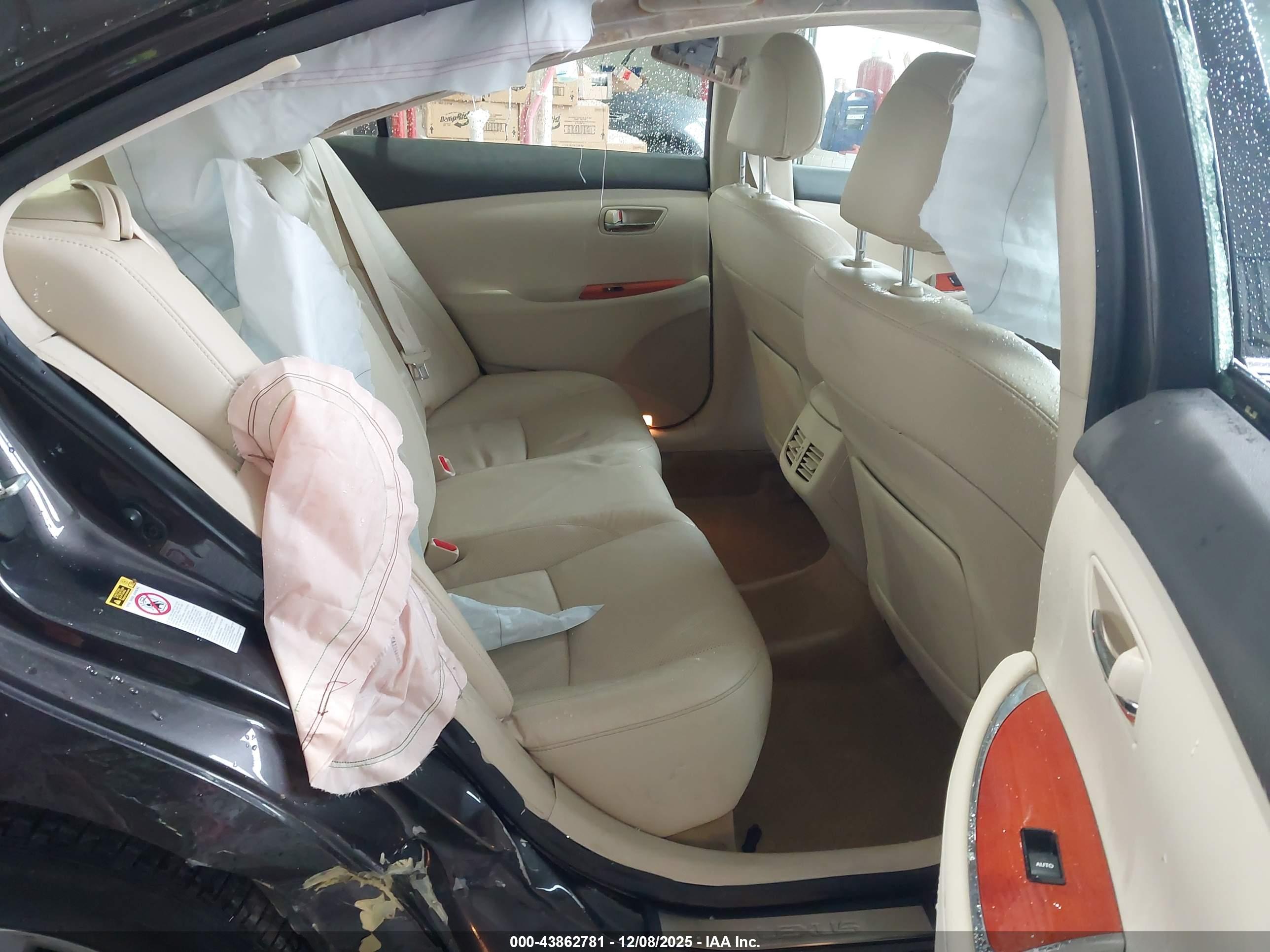 LEXUS ES image 8