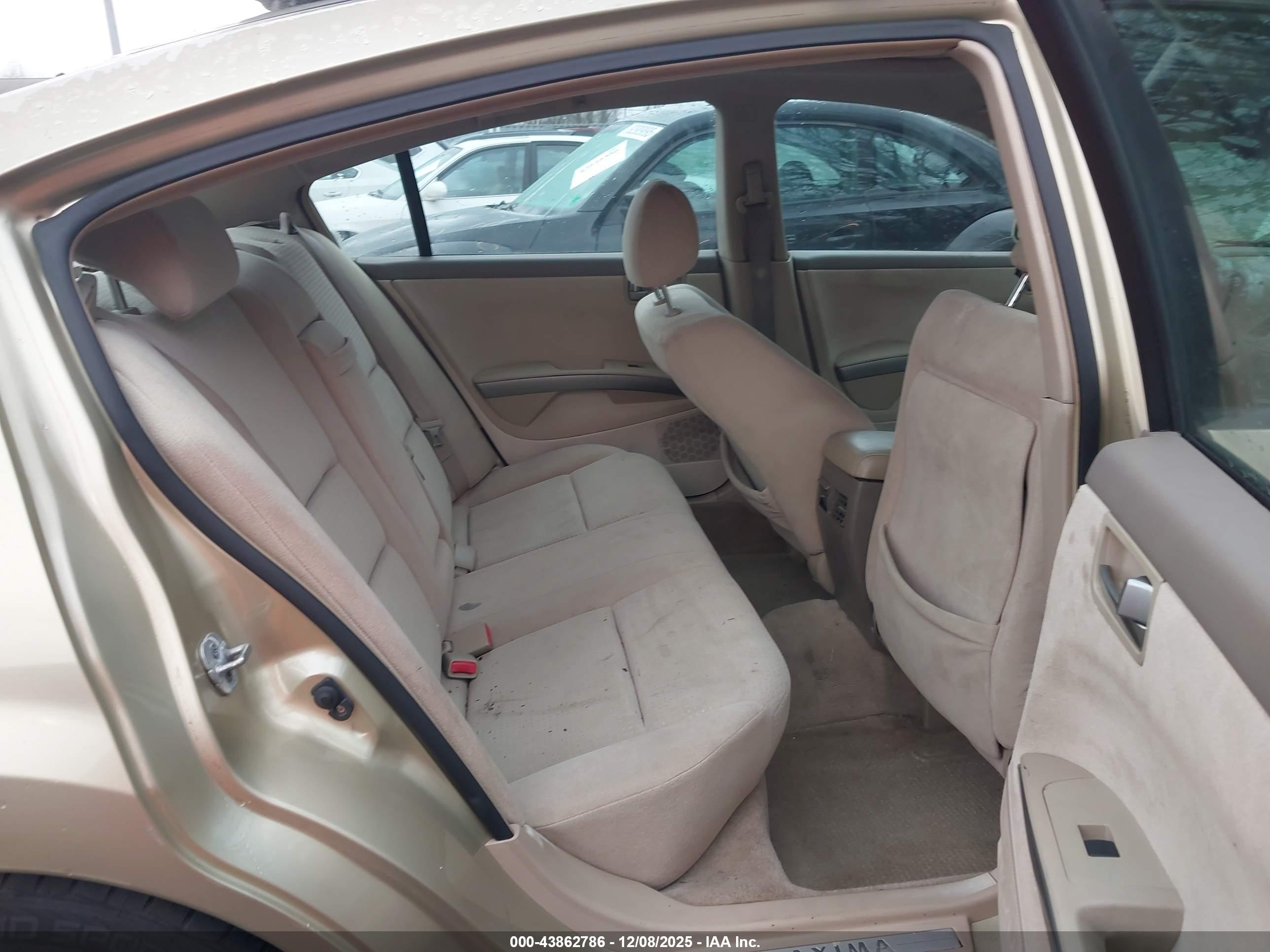 NISSAN MAXIMA image 8