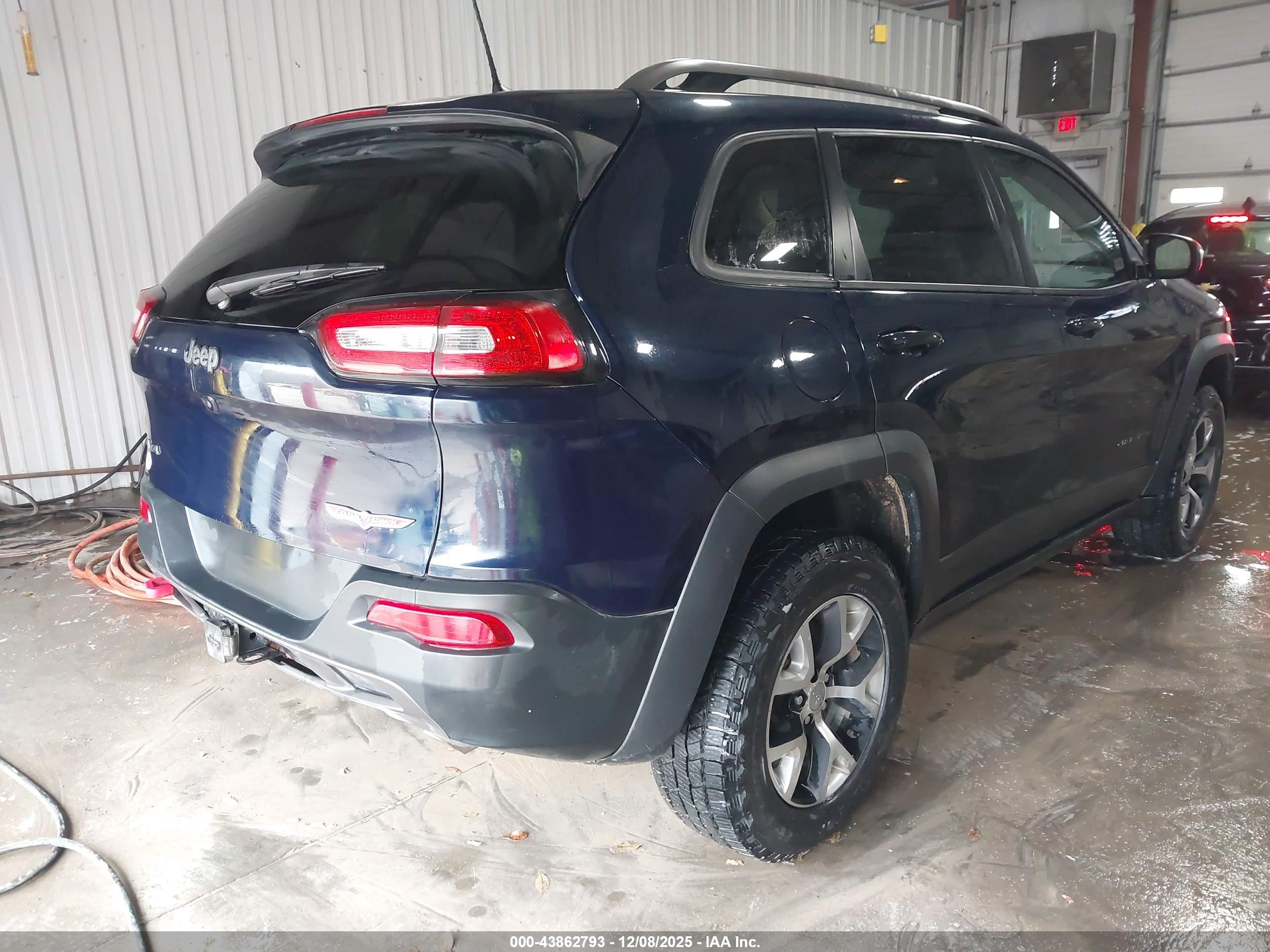 JEEP CHEROKEE image 4