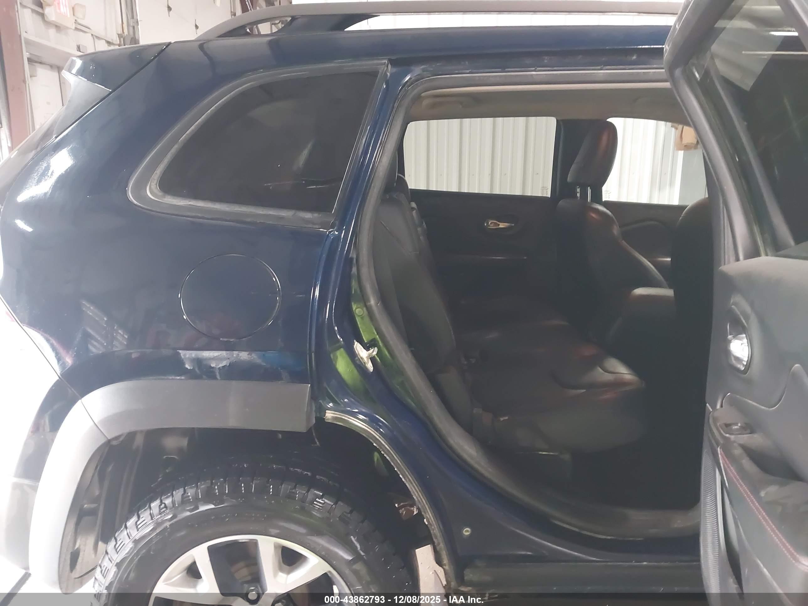 JEEP CHEROKEE image 8