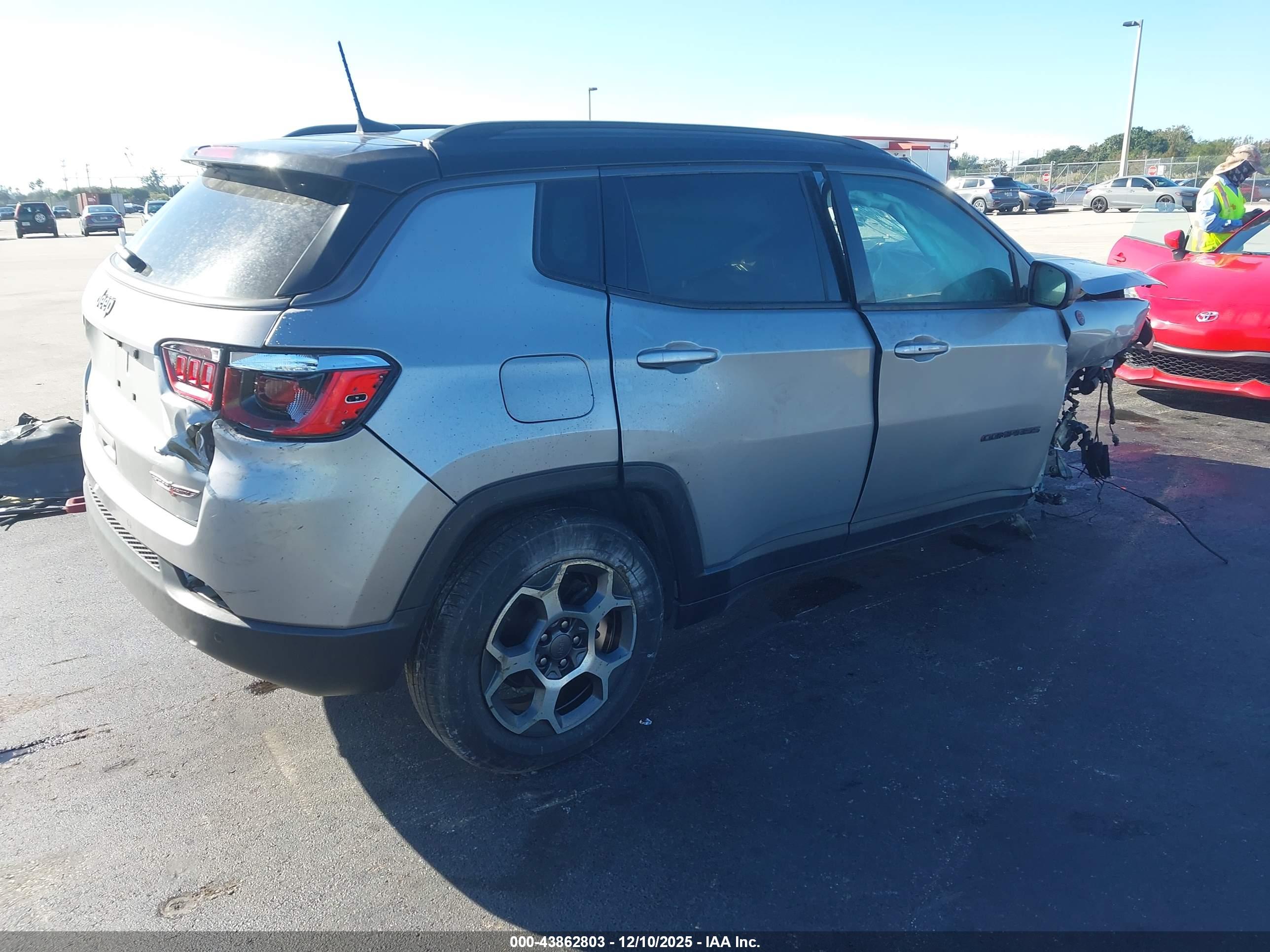 JEEP COMPASS image 4