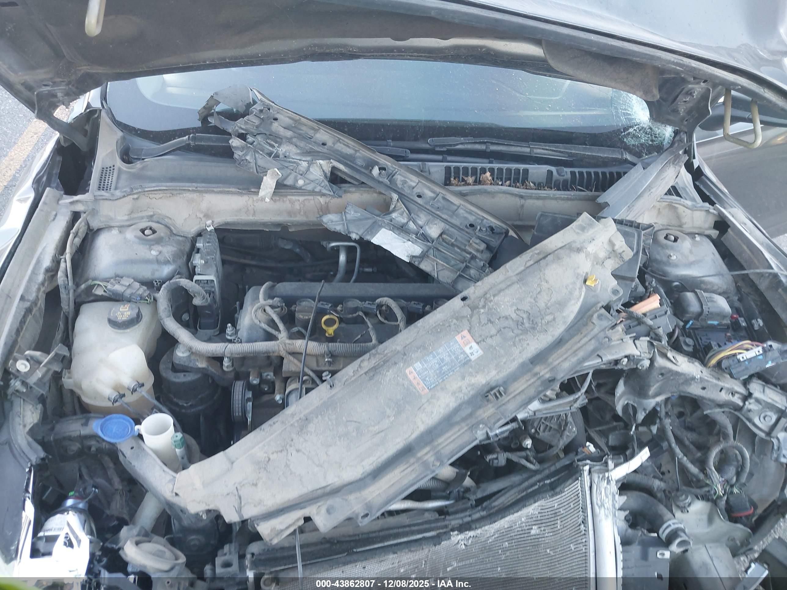 FORD FUSION image 10
