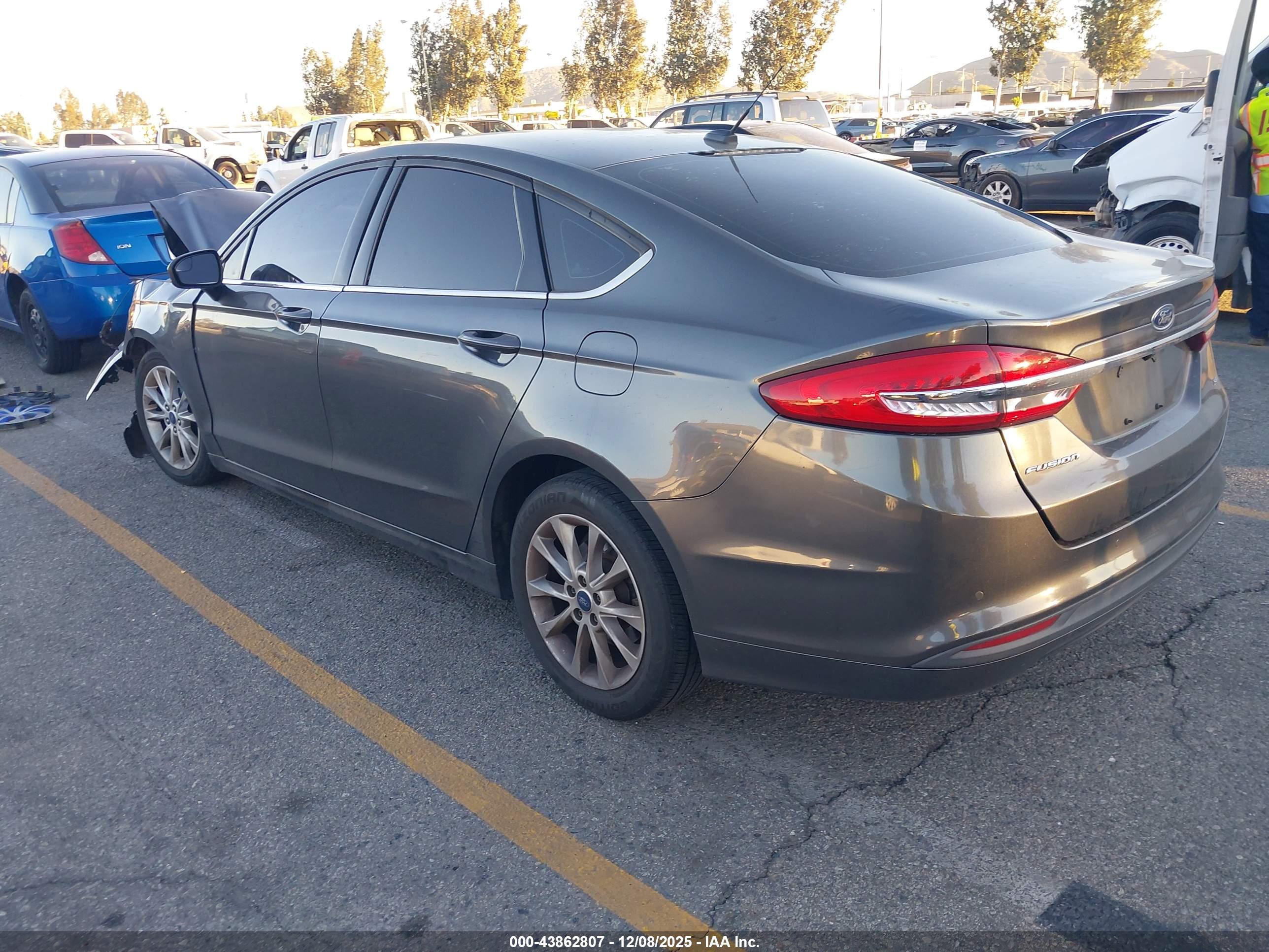 FORD FUSION image 3