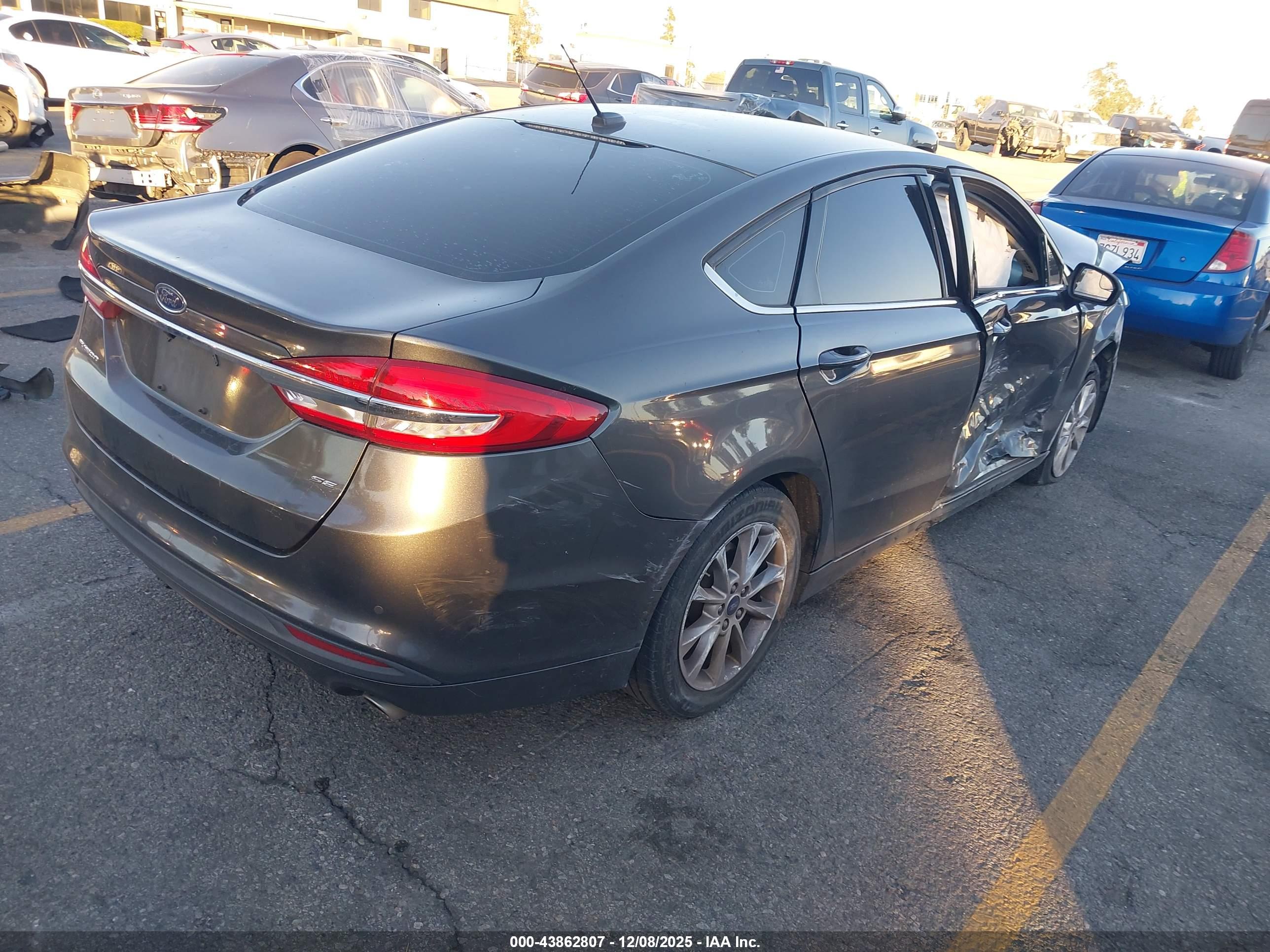 FORD FUSION image 4