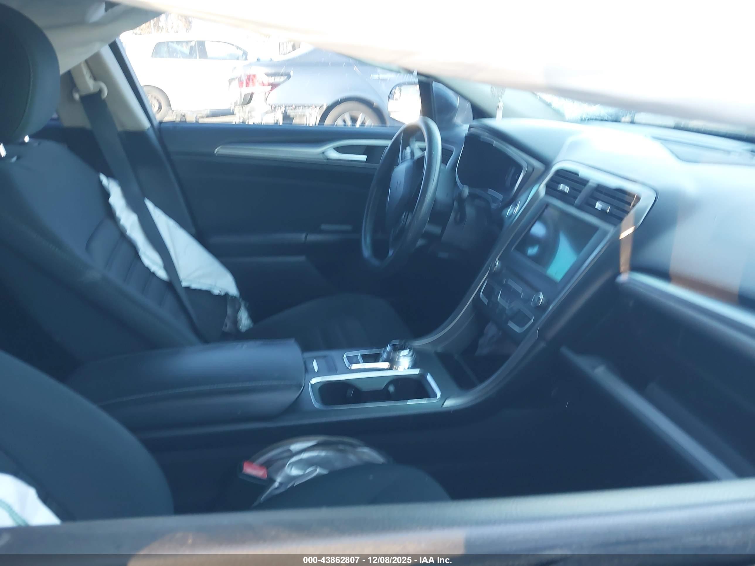 FORD FUSION image 5