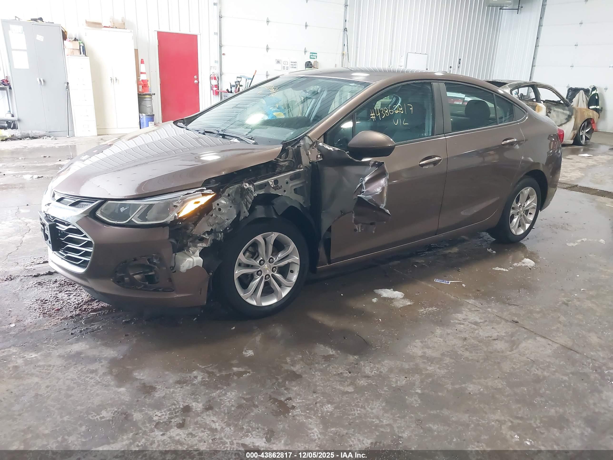 CHEVROLET CRUZE image 2