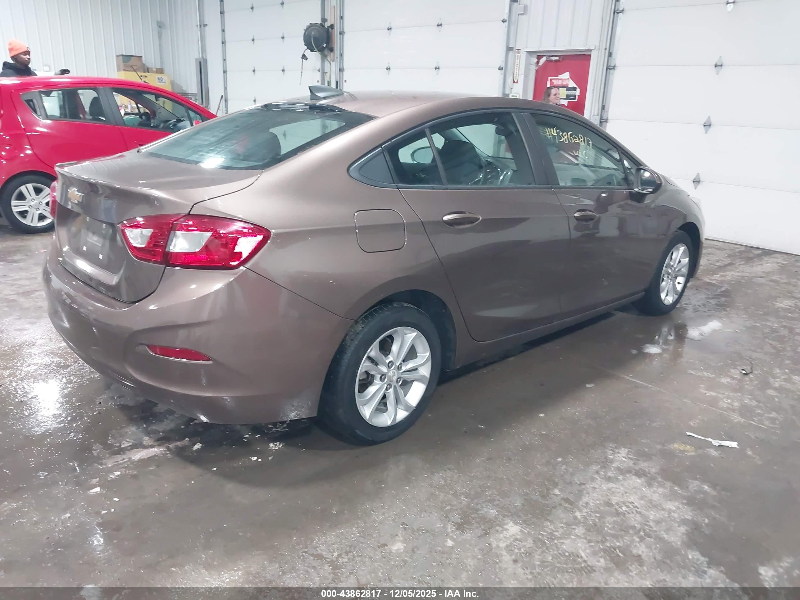 CHEVROLET CRUZE image 4