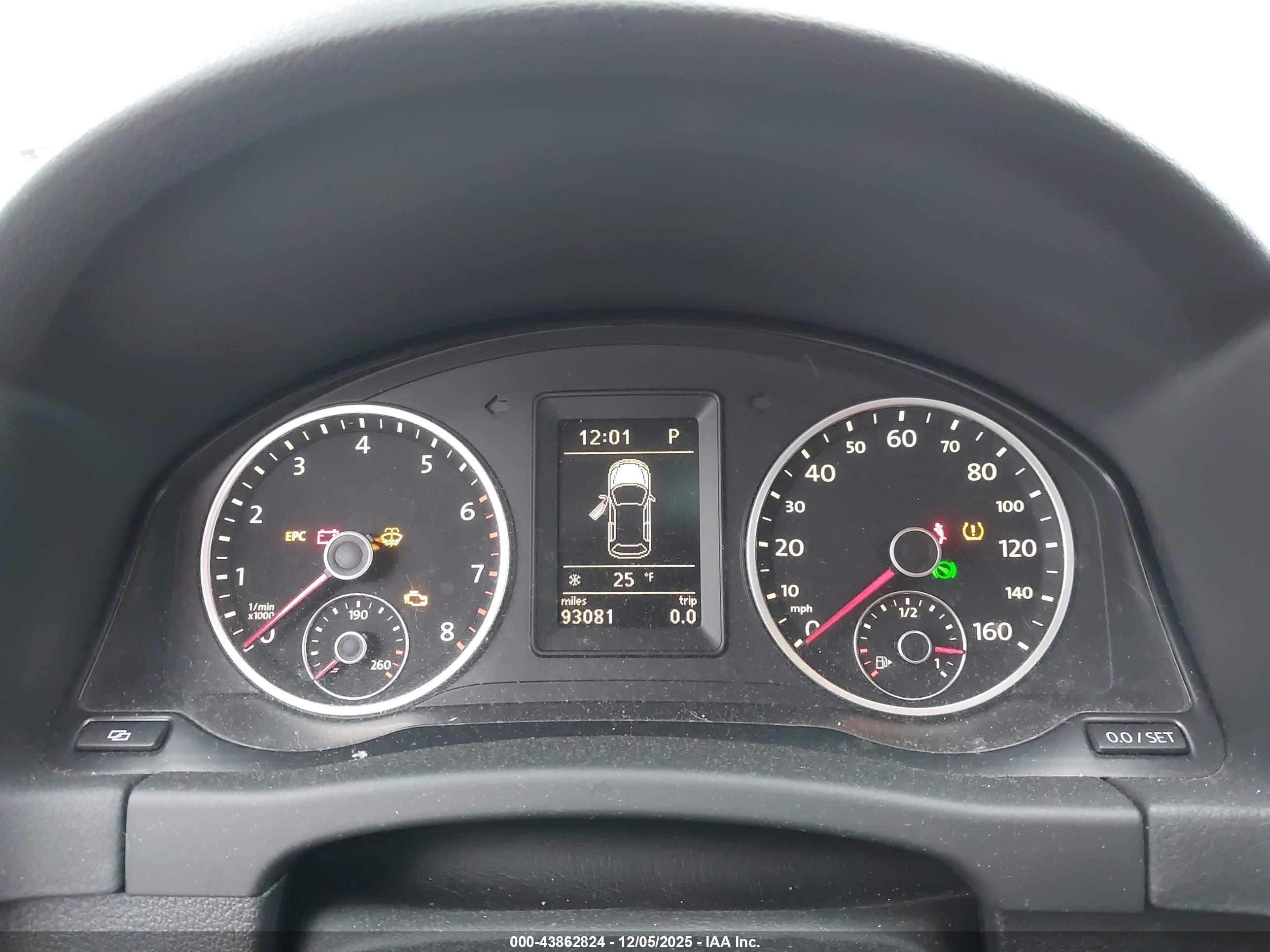 VOLKSWAGEN TIGUAN image 7