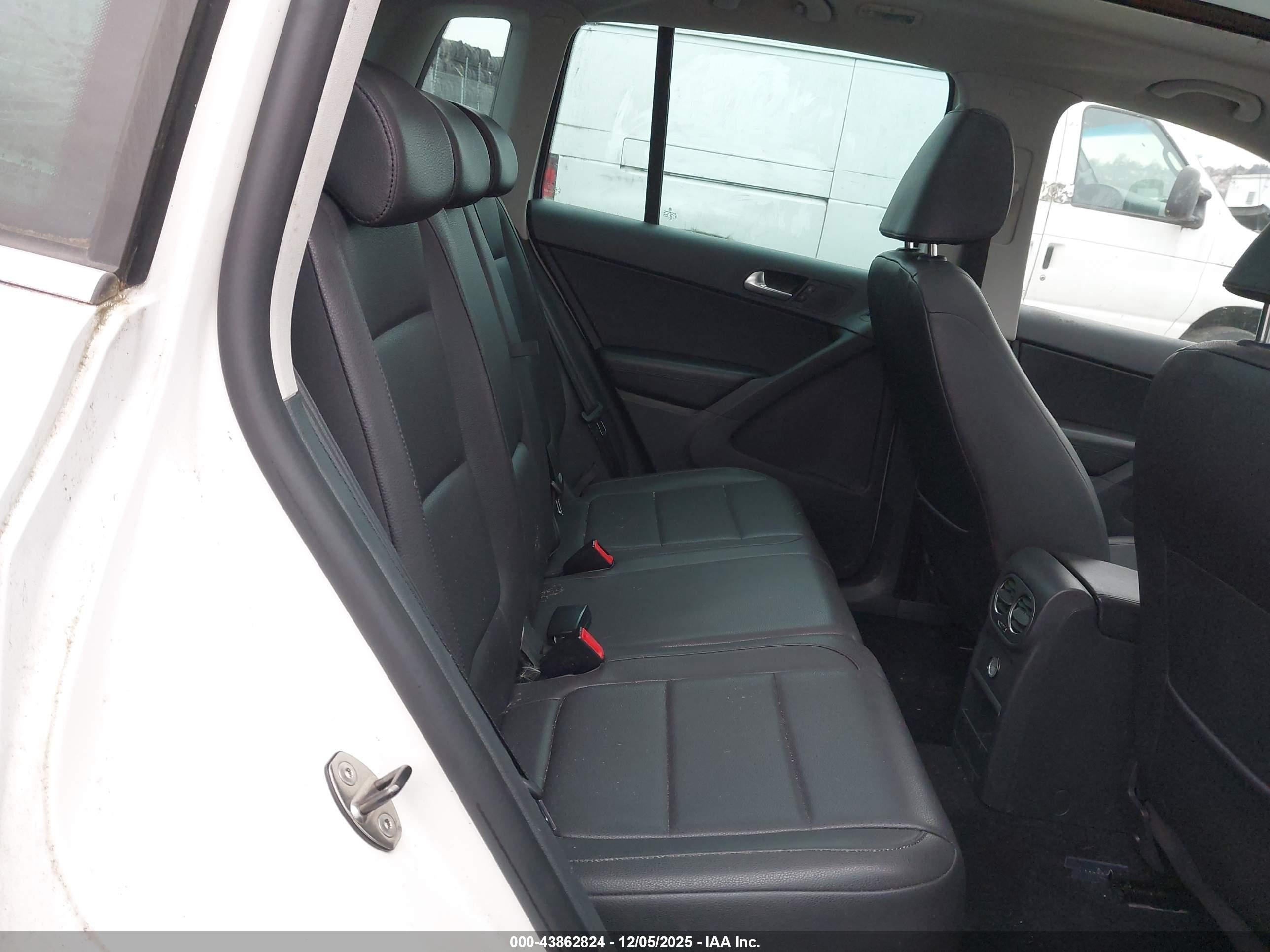 VOLKSWAGEN TIGUAN image 8