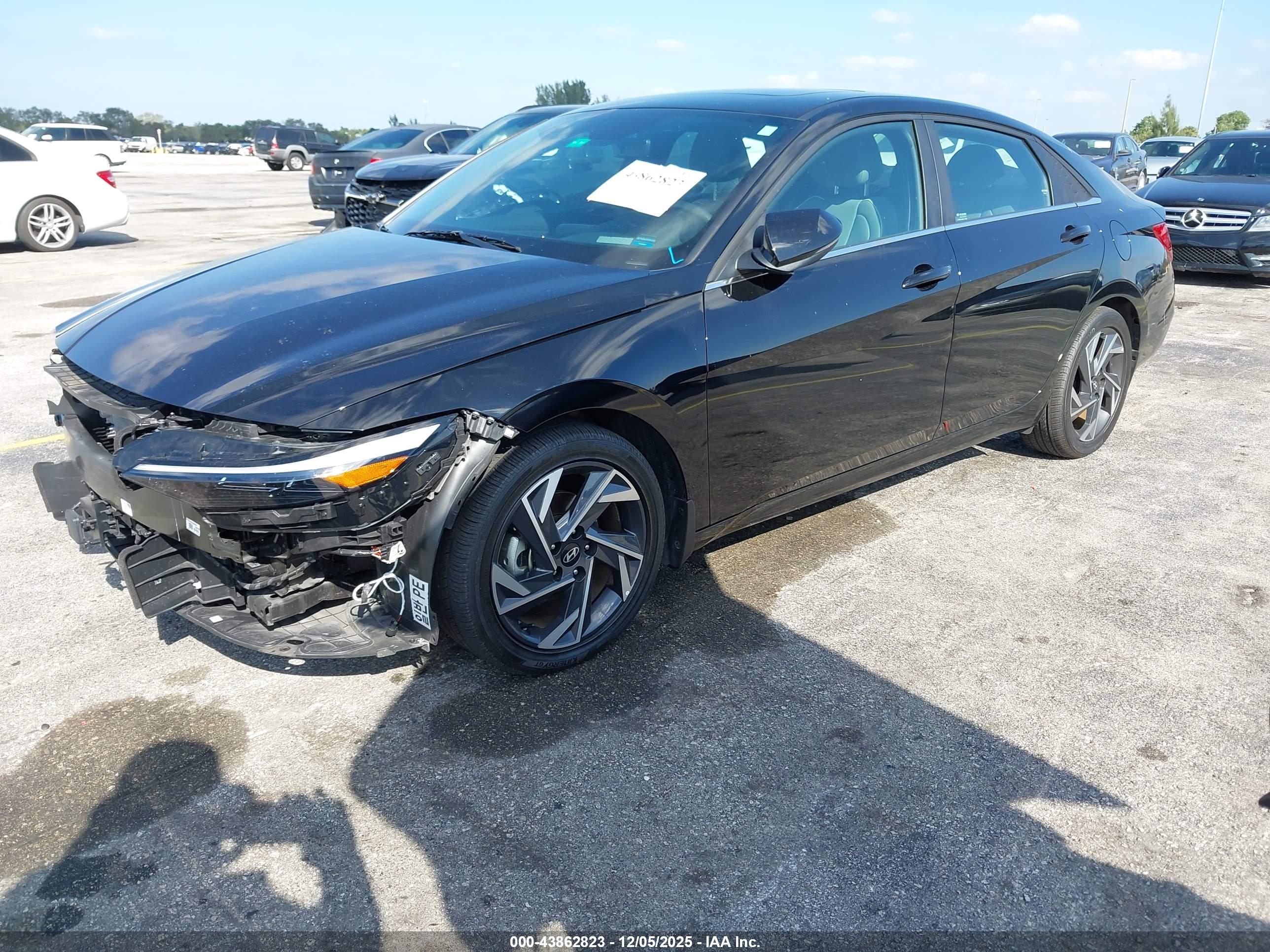 HYUNDAI ELANTRA image 2