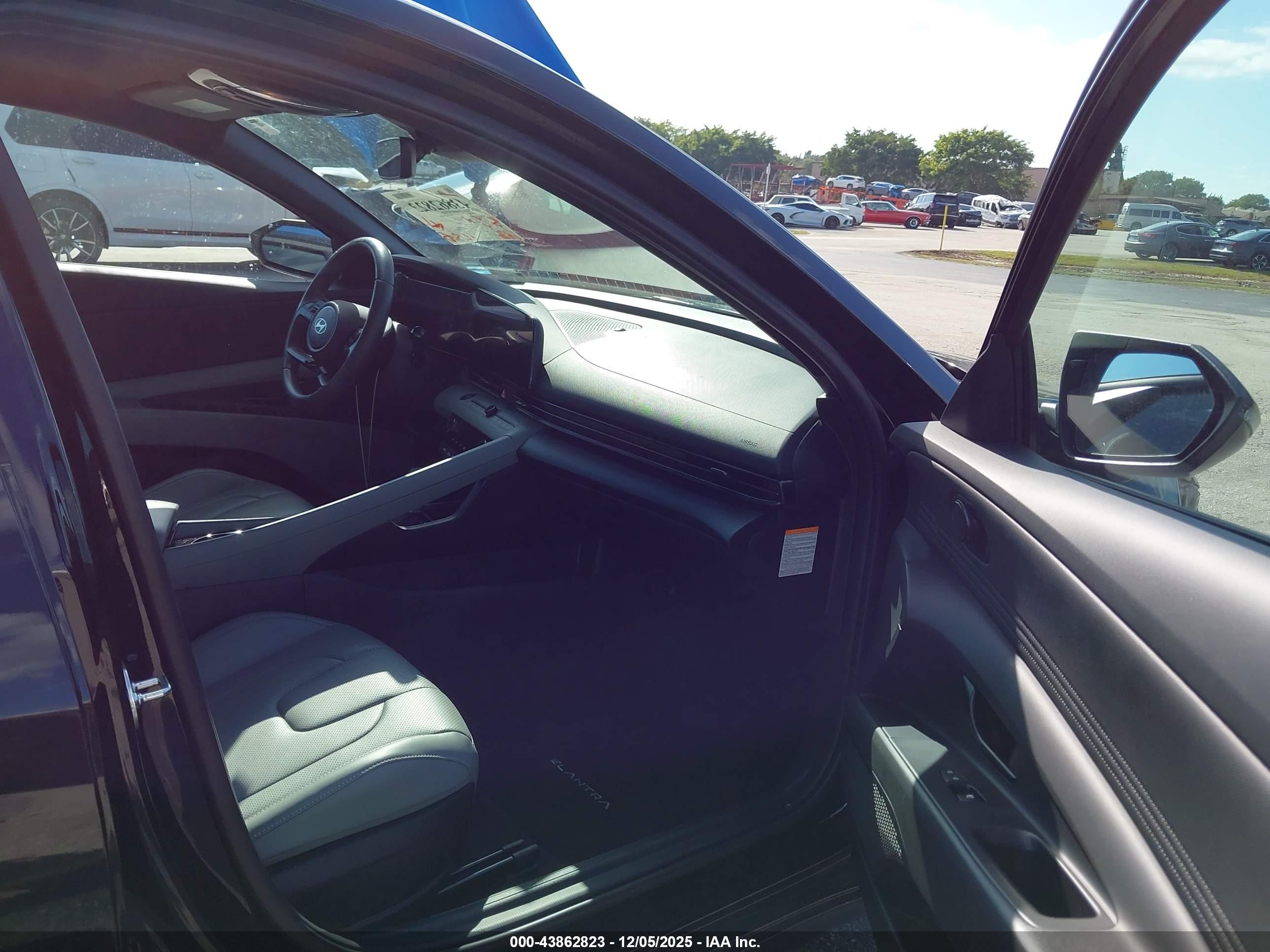 HYUNDAI ELANTRA image 5
