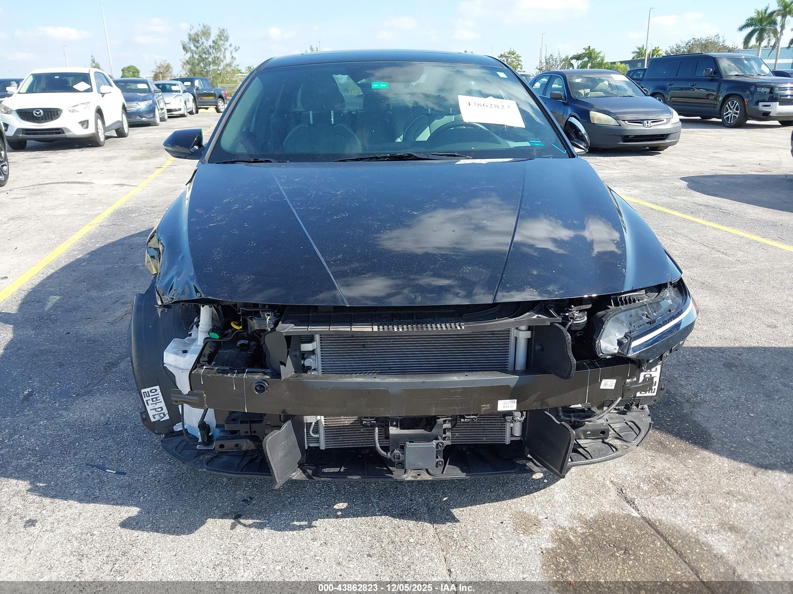 HYUNDAI ELANTRA image 6