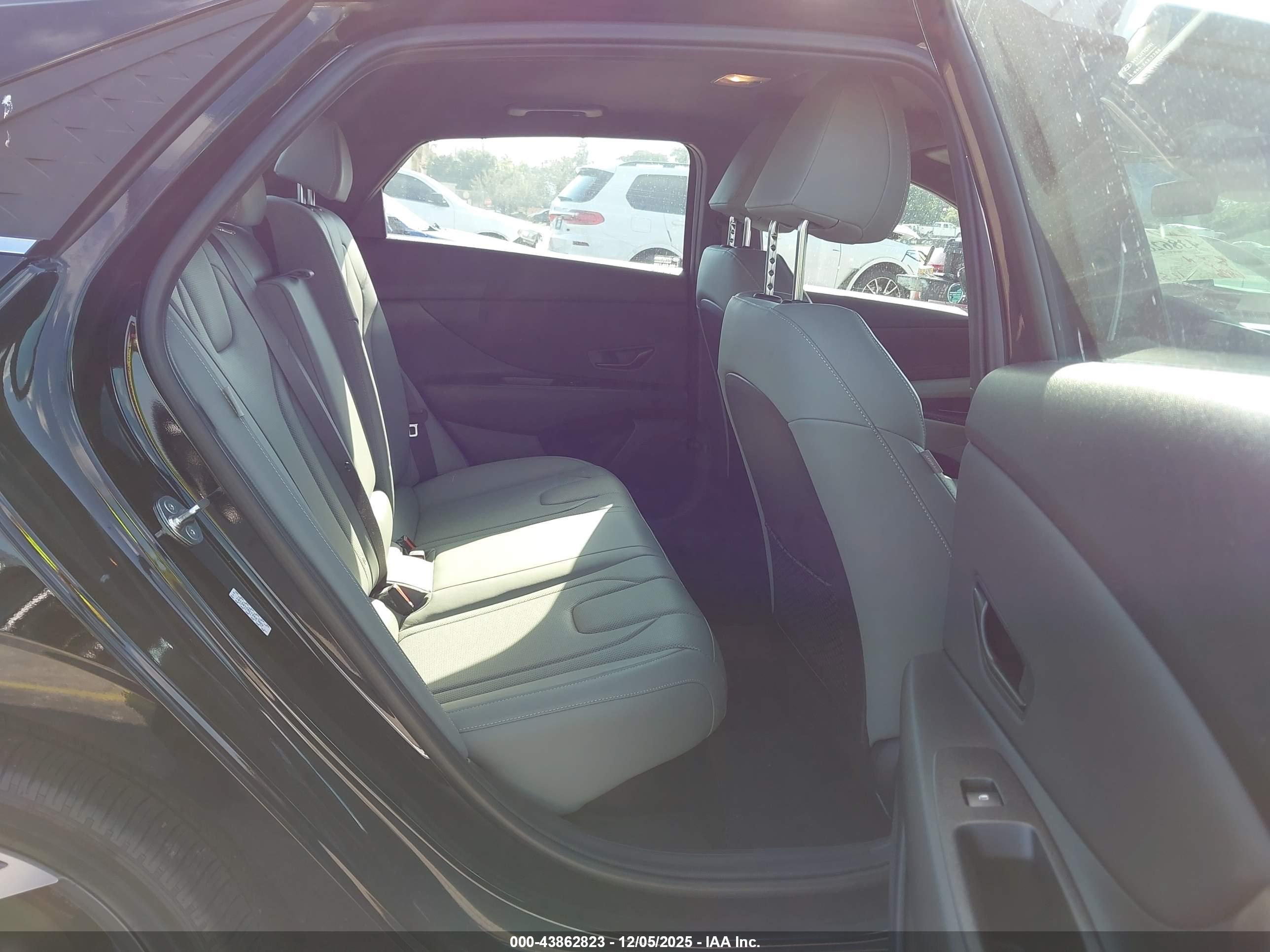 HYUNDAI ELANTRA image 8