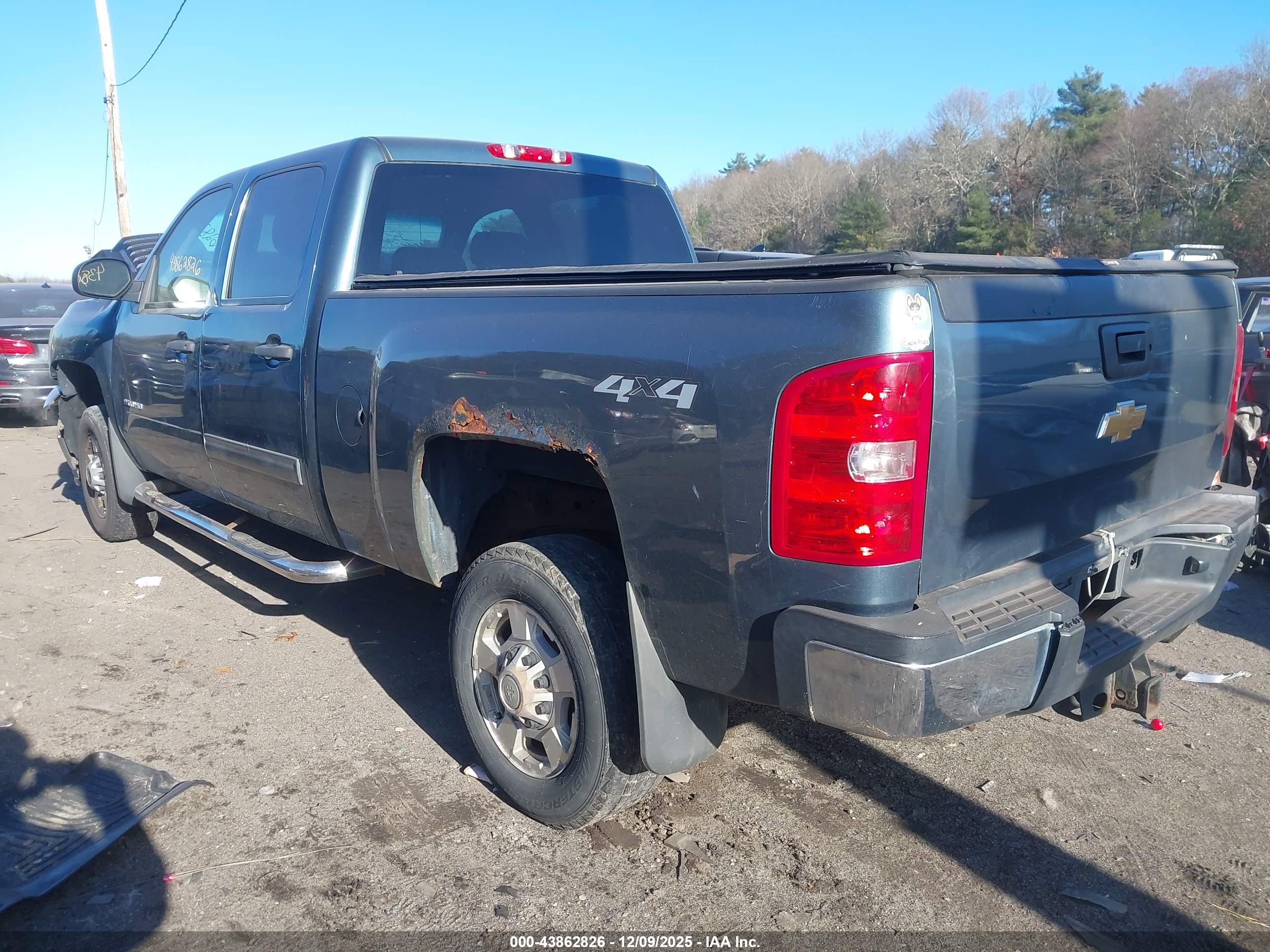 CHEVROLET SILVERADO image 3