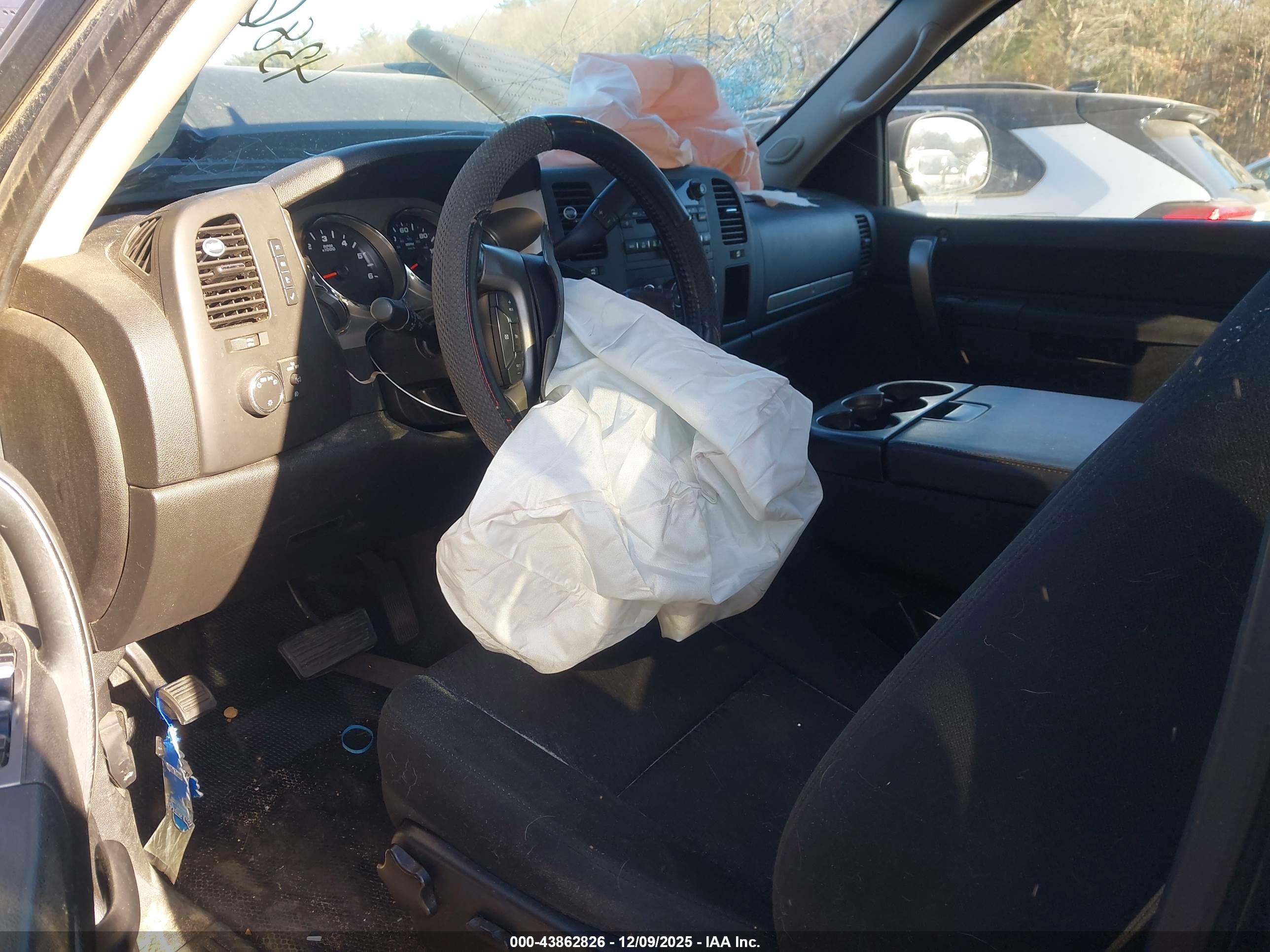 CHEVROLET SILVERADO image 5