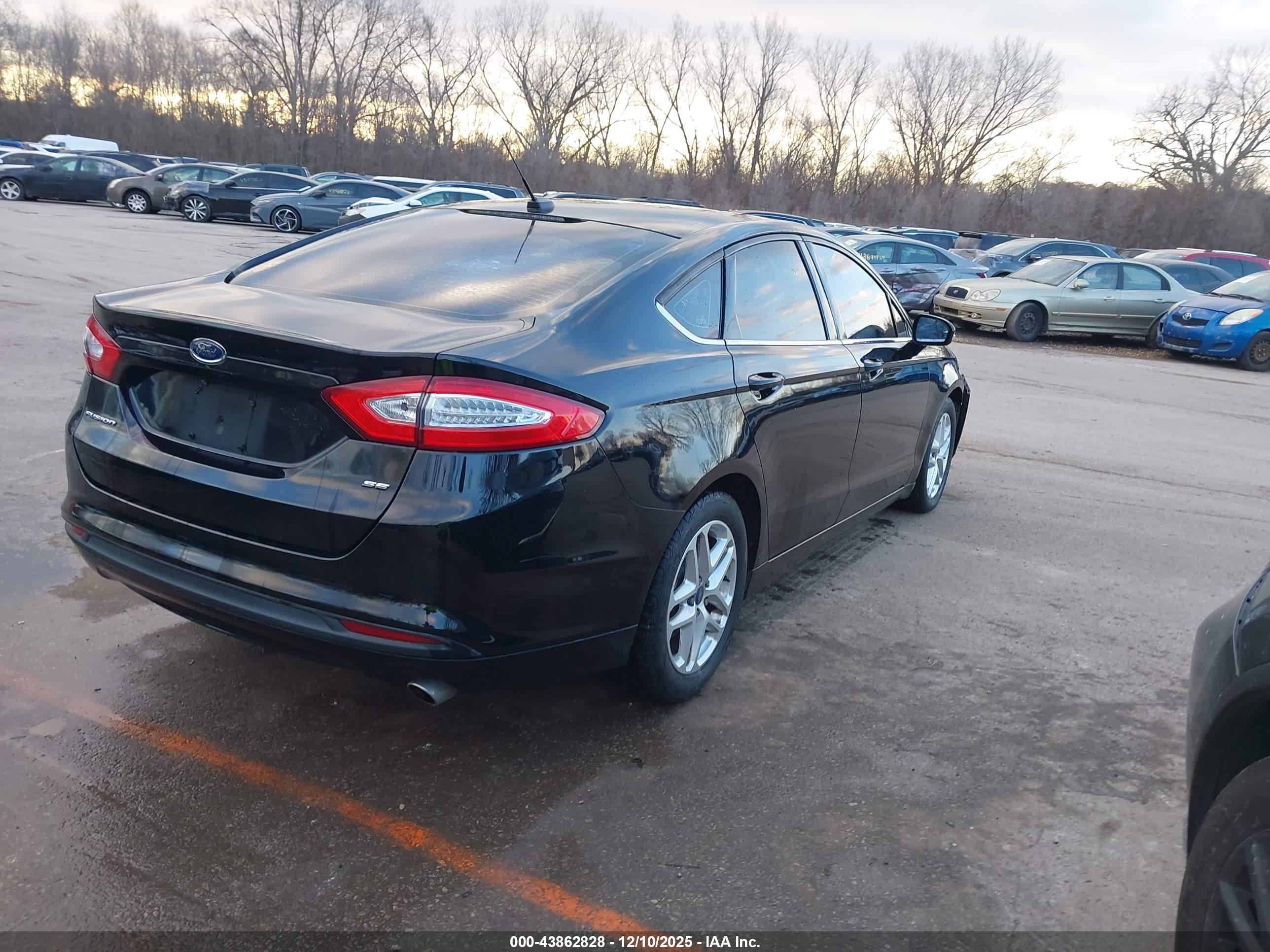FORD FUSION image 4