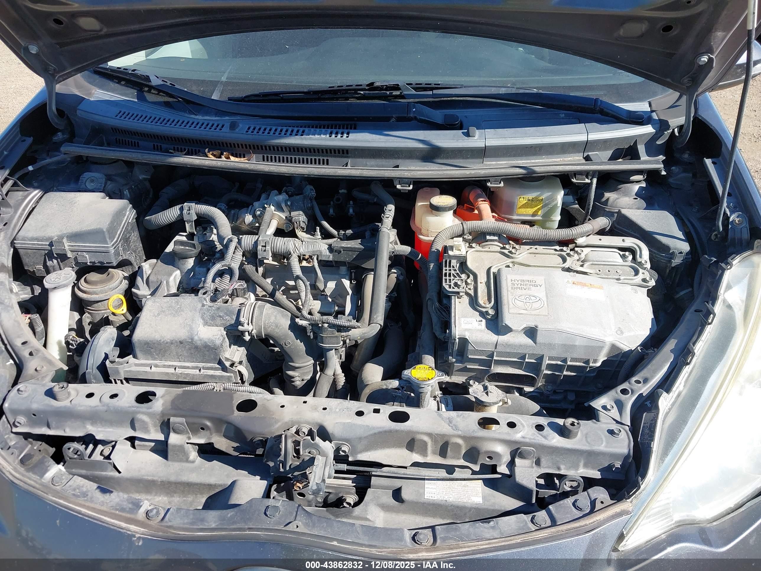 TOYOTA PRIUS image 10