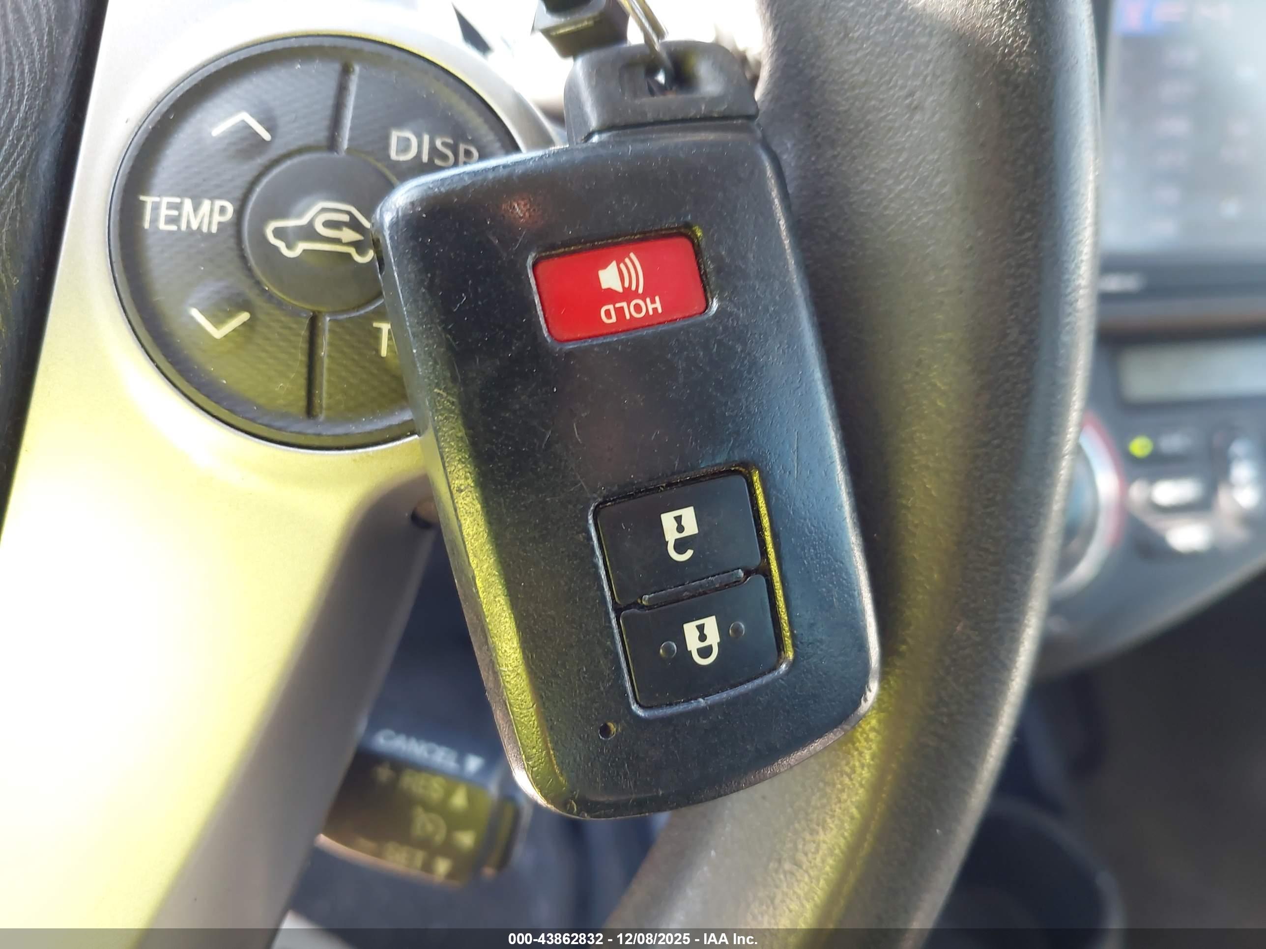 TOYOTA PRIUS image 11