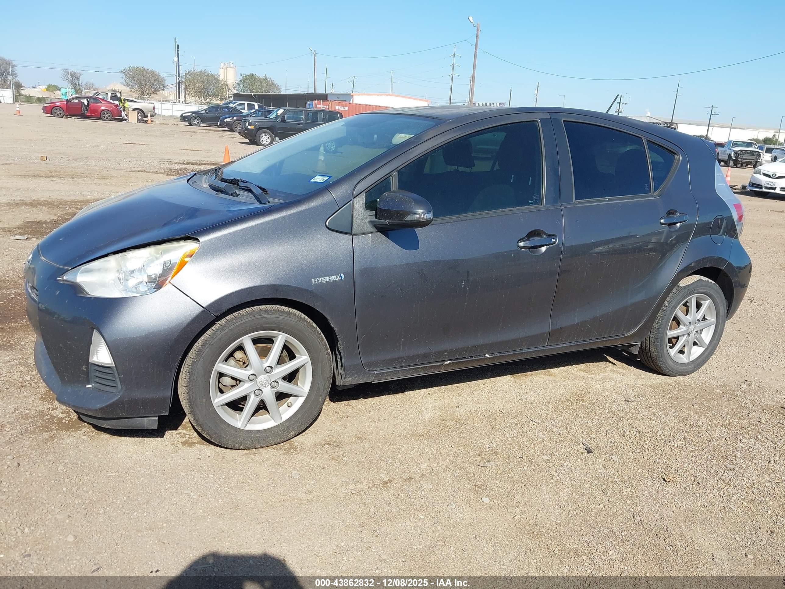 TOYOTA PRIUS image 2
