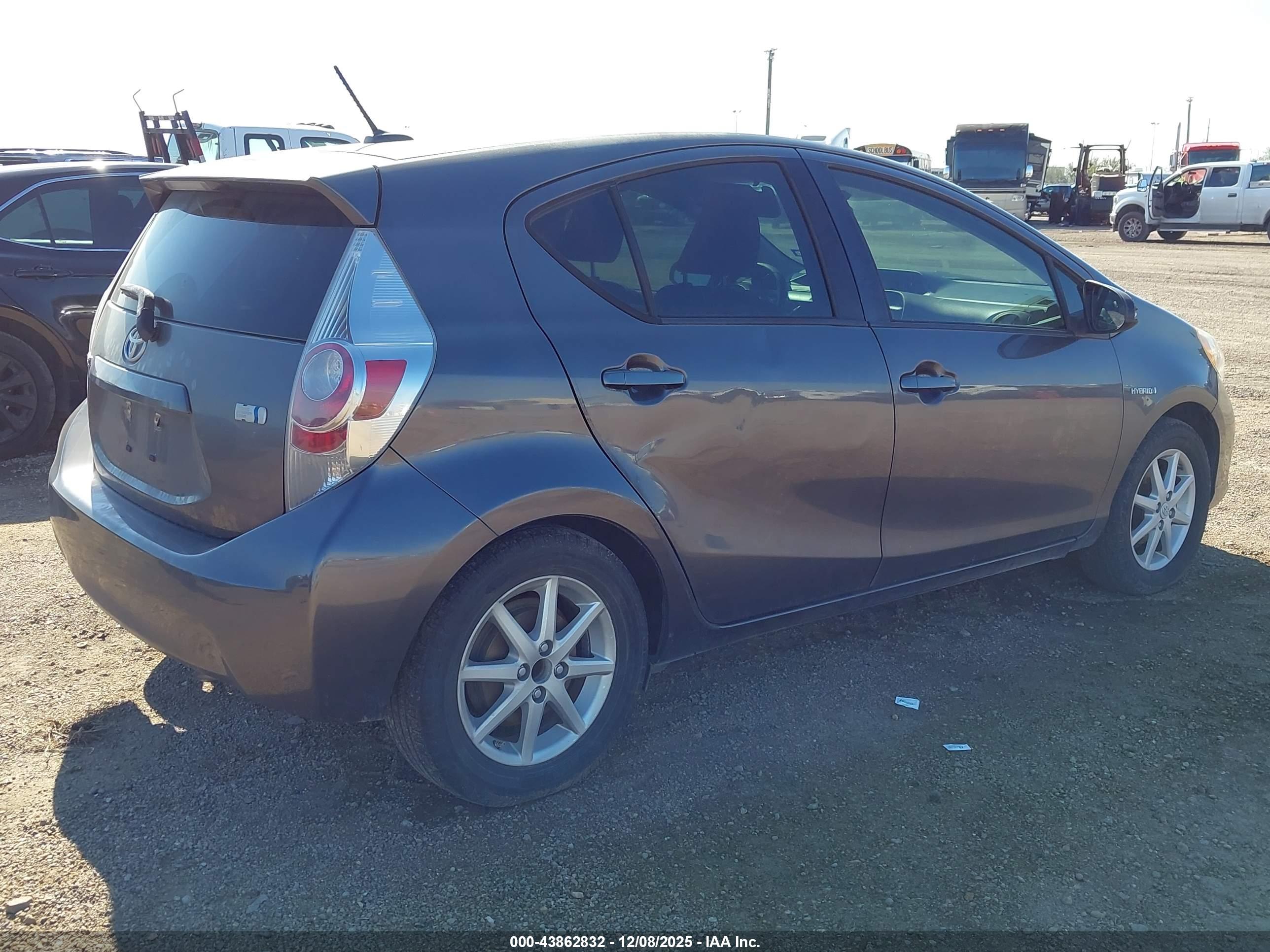 TOYOTA PRIUS image 4
