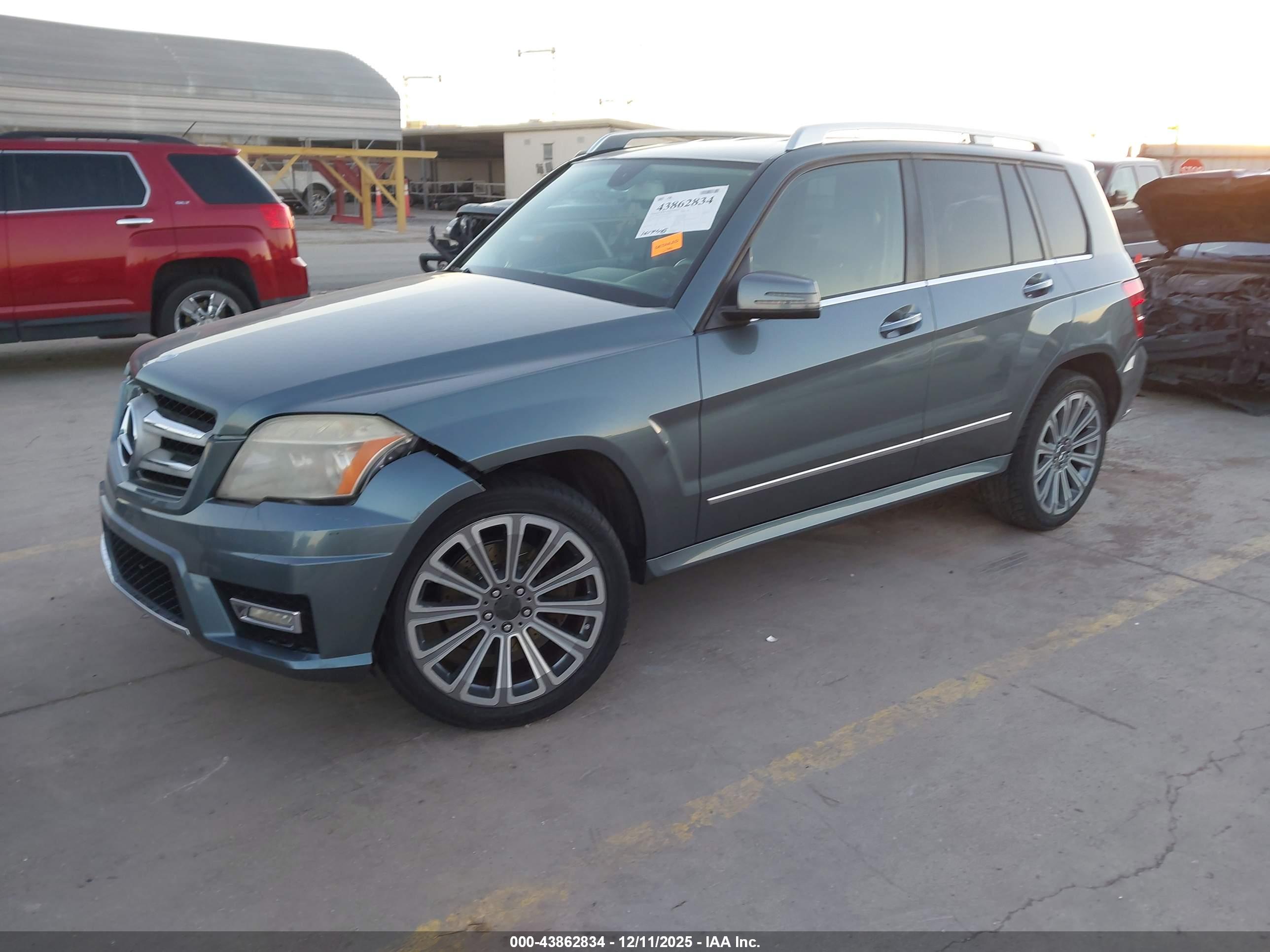 MERCEDES-BENZ GLK image 2