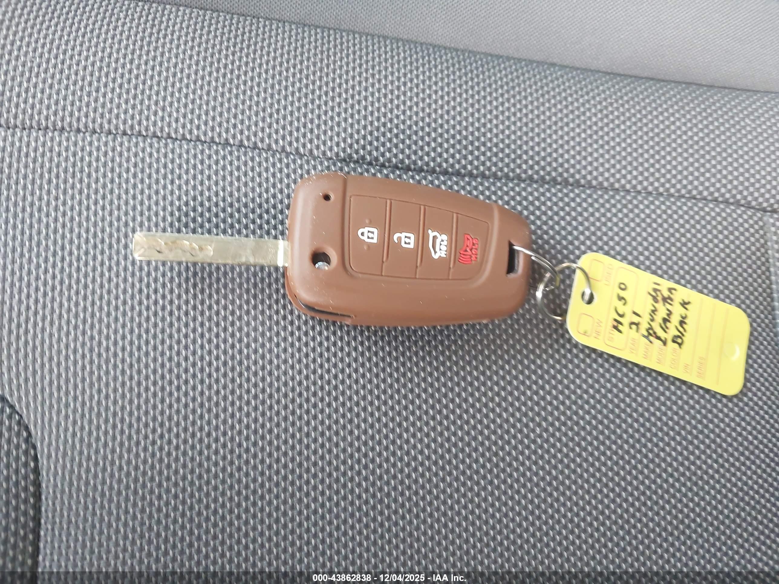 HYUNDAI ELANTRA image 11