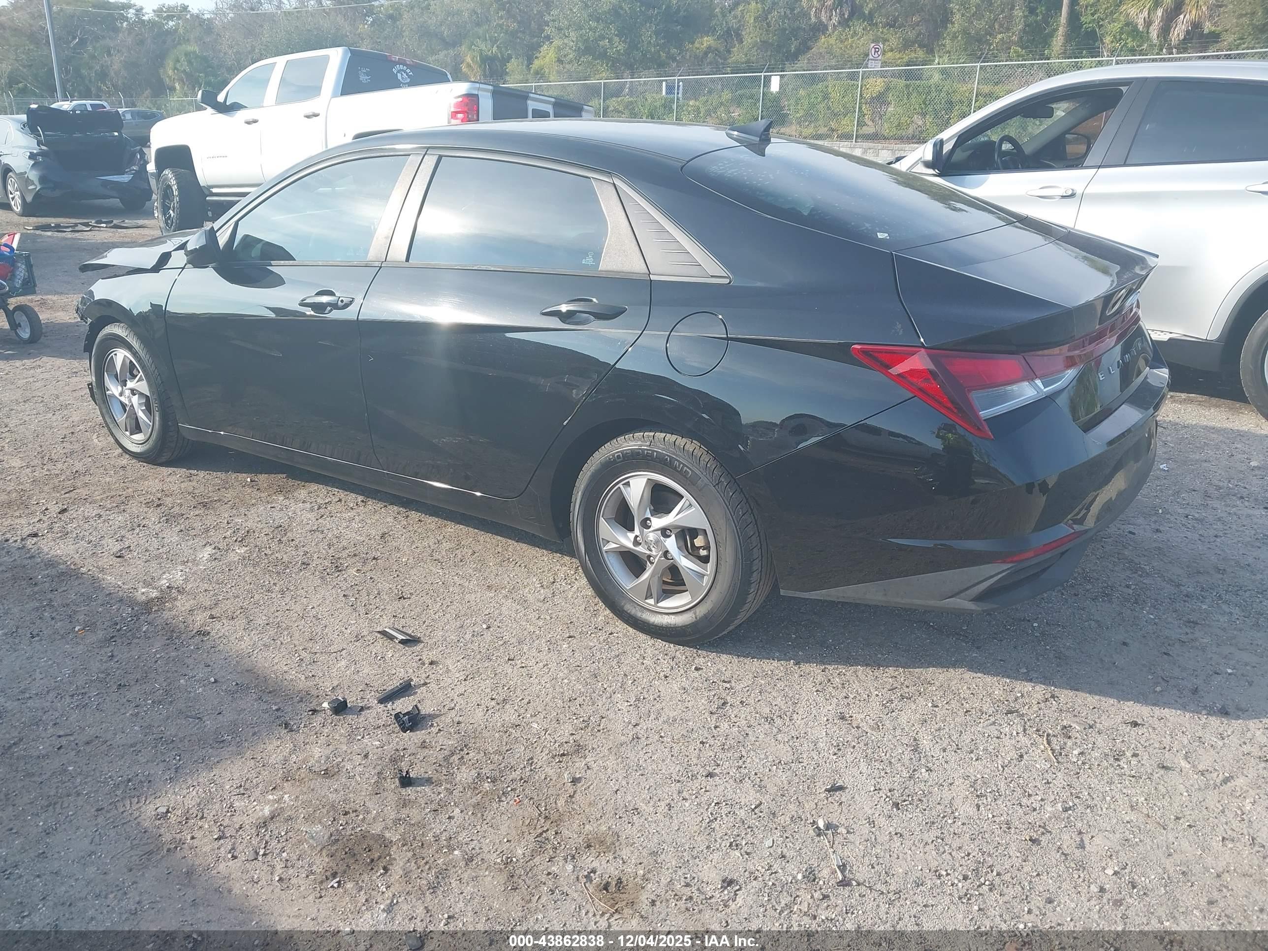HYUNDAI ELANTRA image 3