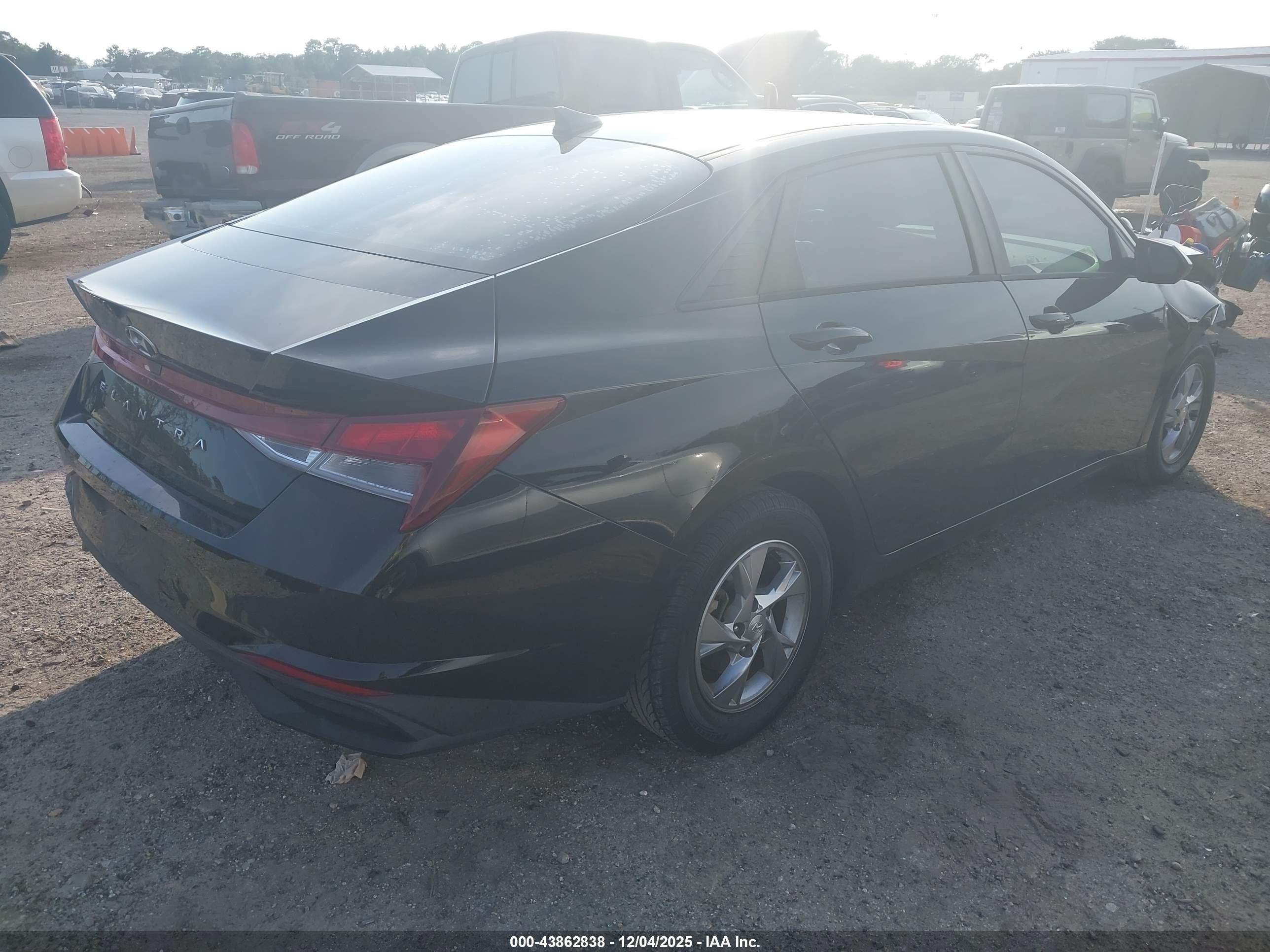 HYUNDAI ELANTRA image 4