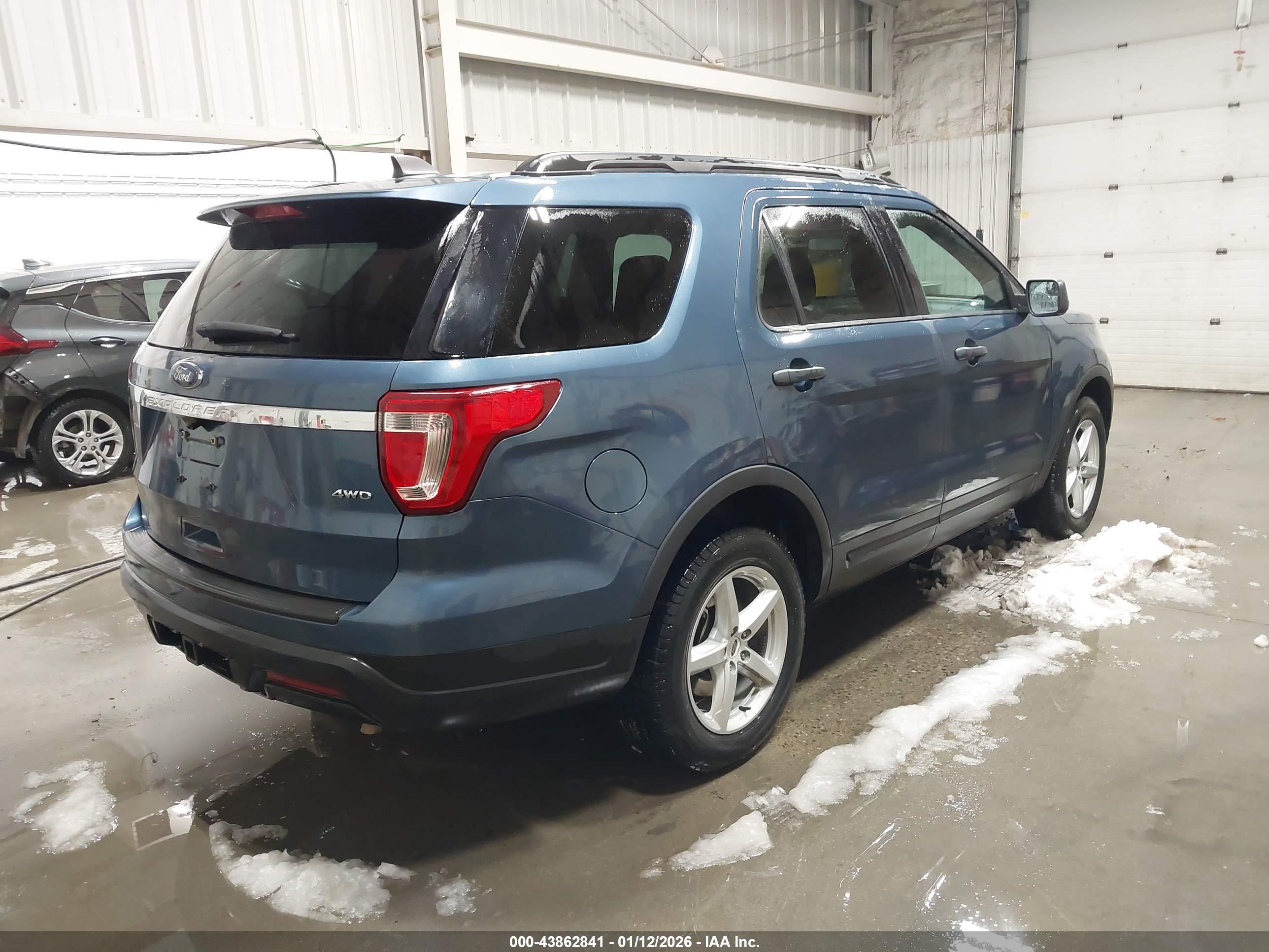 FORD EXPLORER image 4