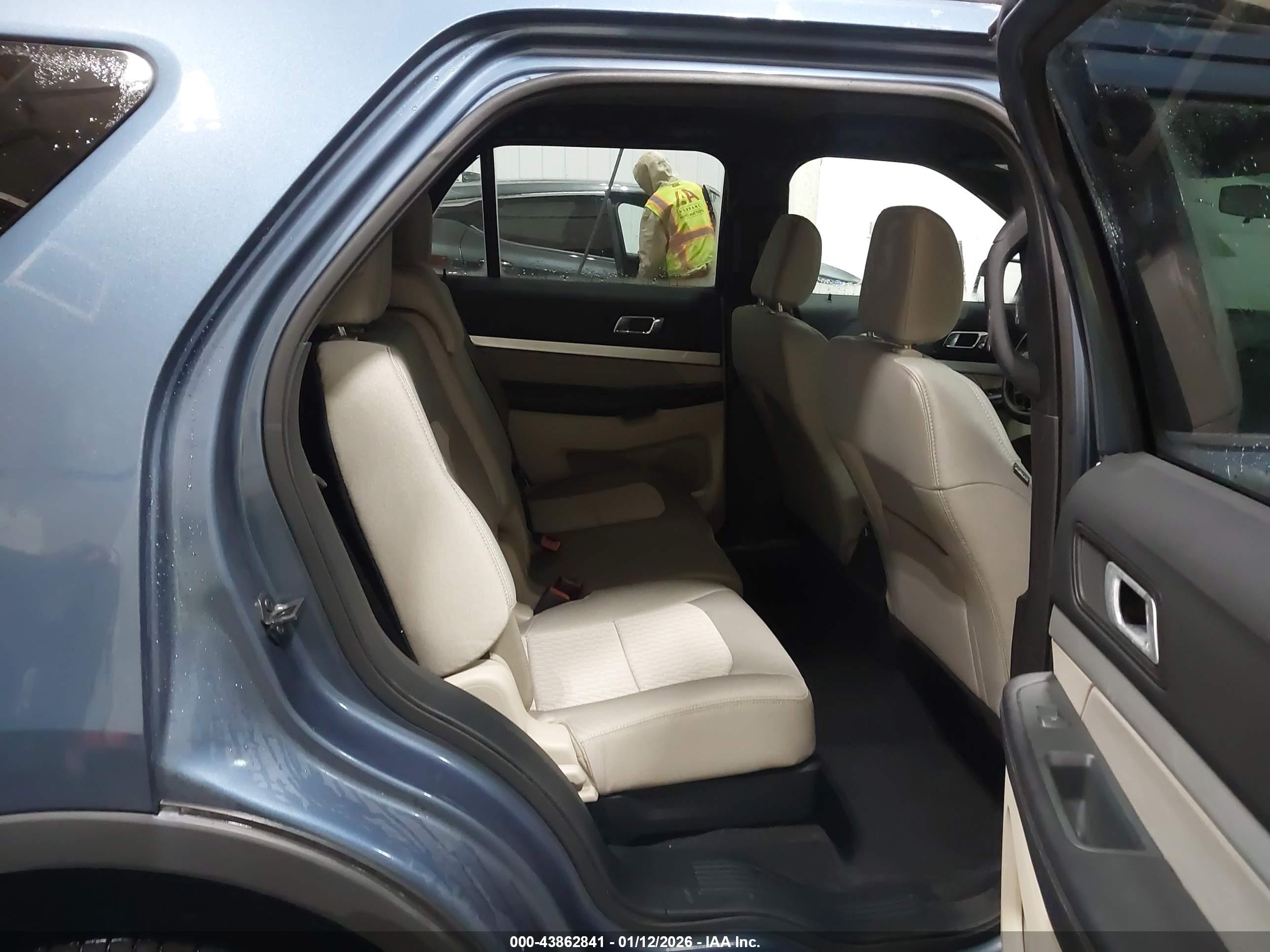 FORD EXPLORER image 8