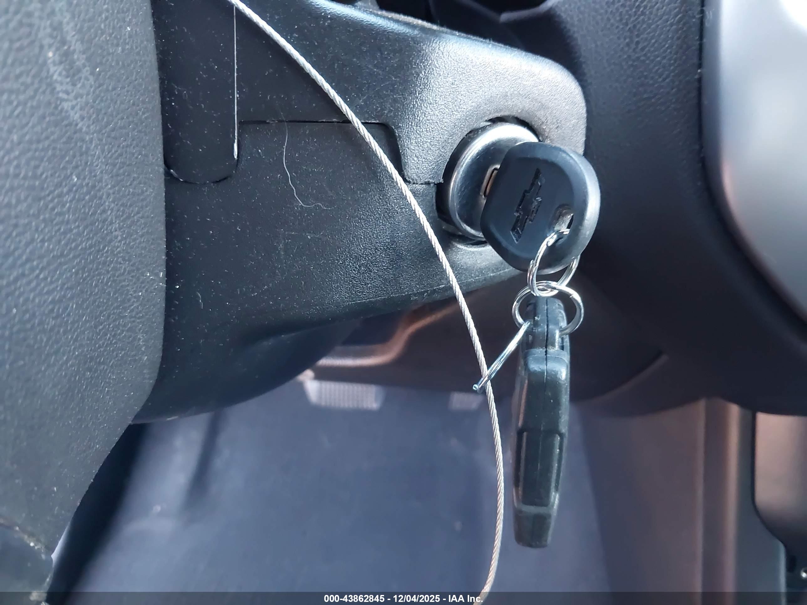CHEVROLET COLORADO image 11