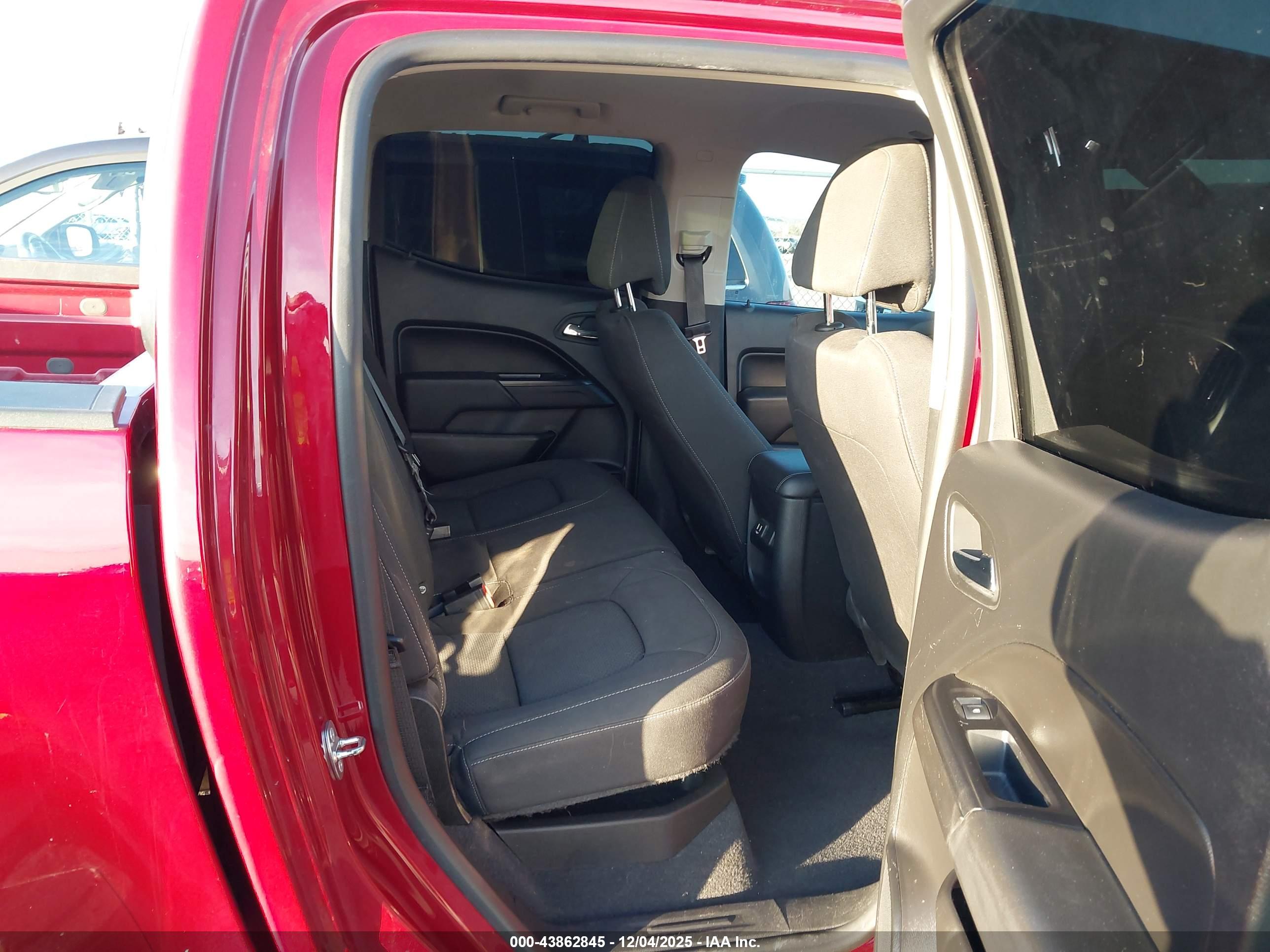 CHEVROLET COLORADO image 8