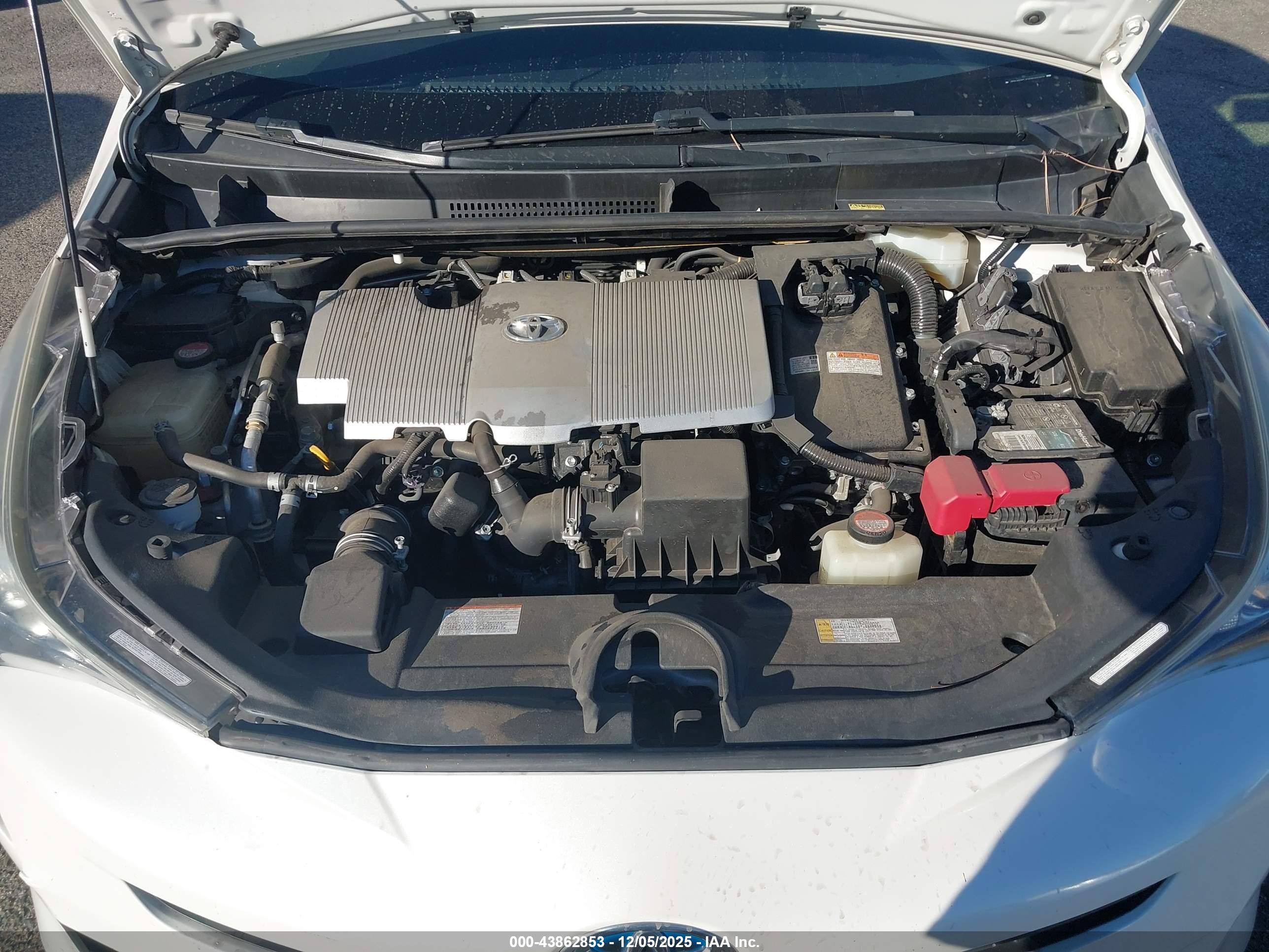 TOYOTA PRIUS image 10