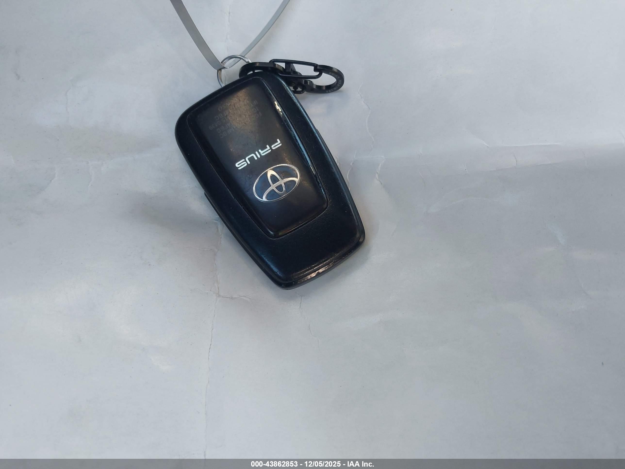 TOYOTA PRIUS image 11