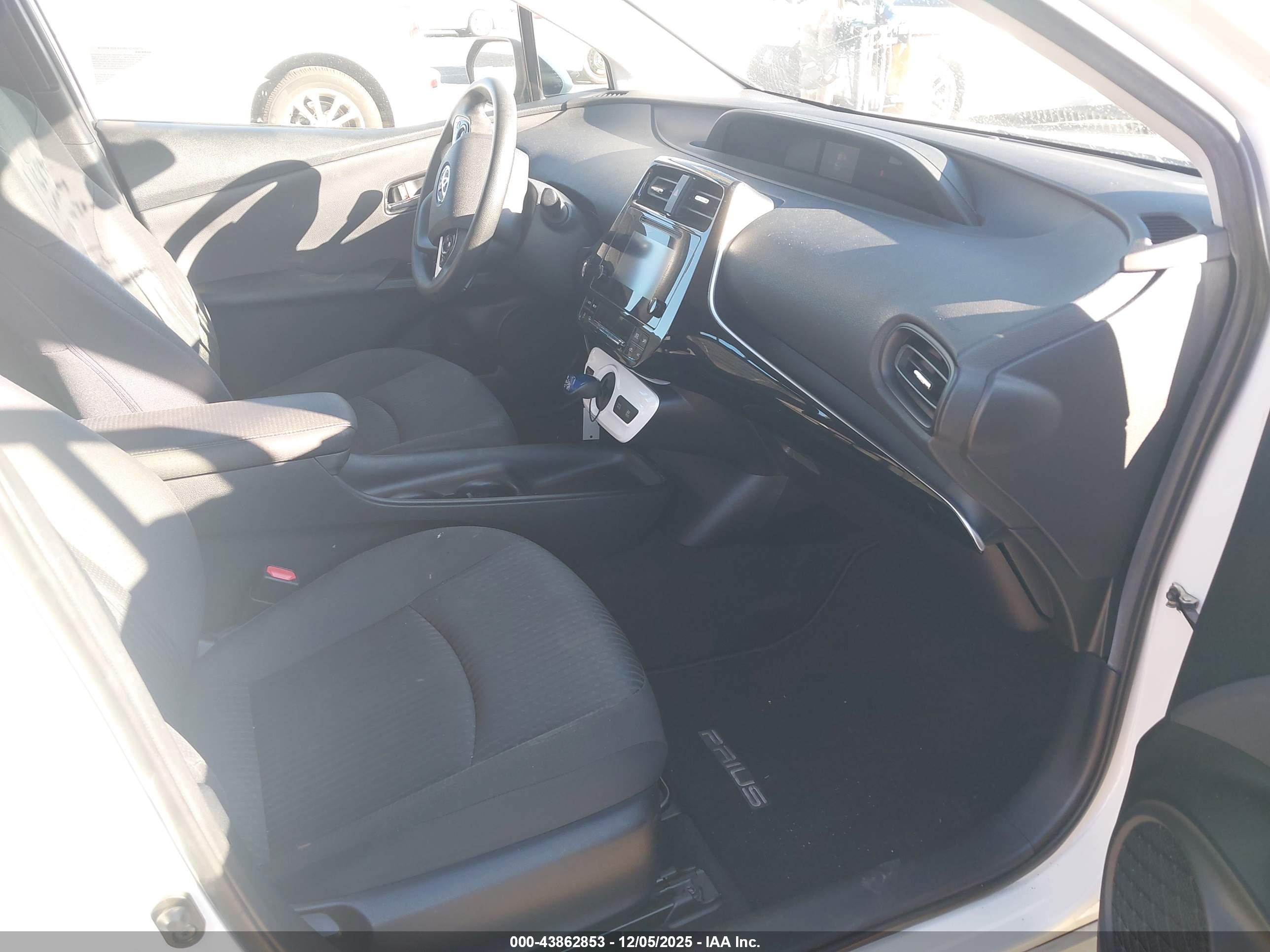 TOYOTA PRIUS image 5