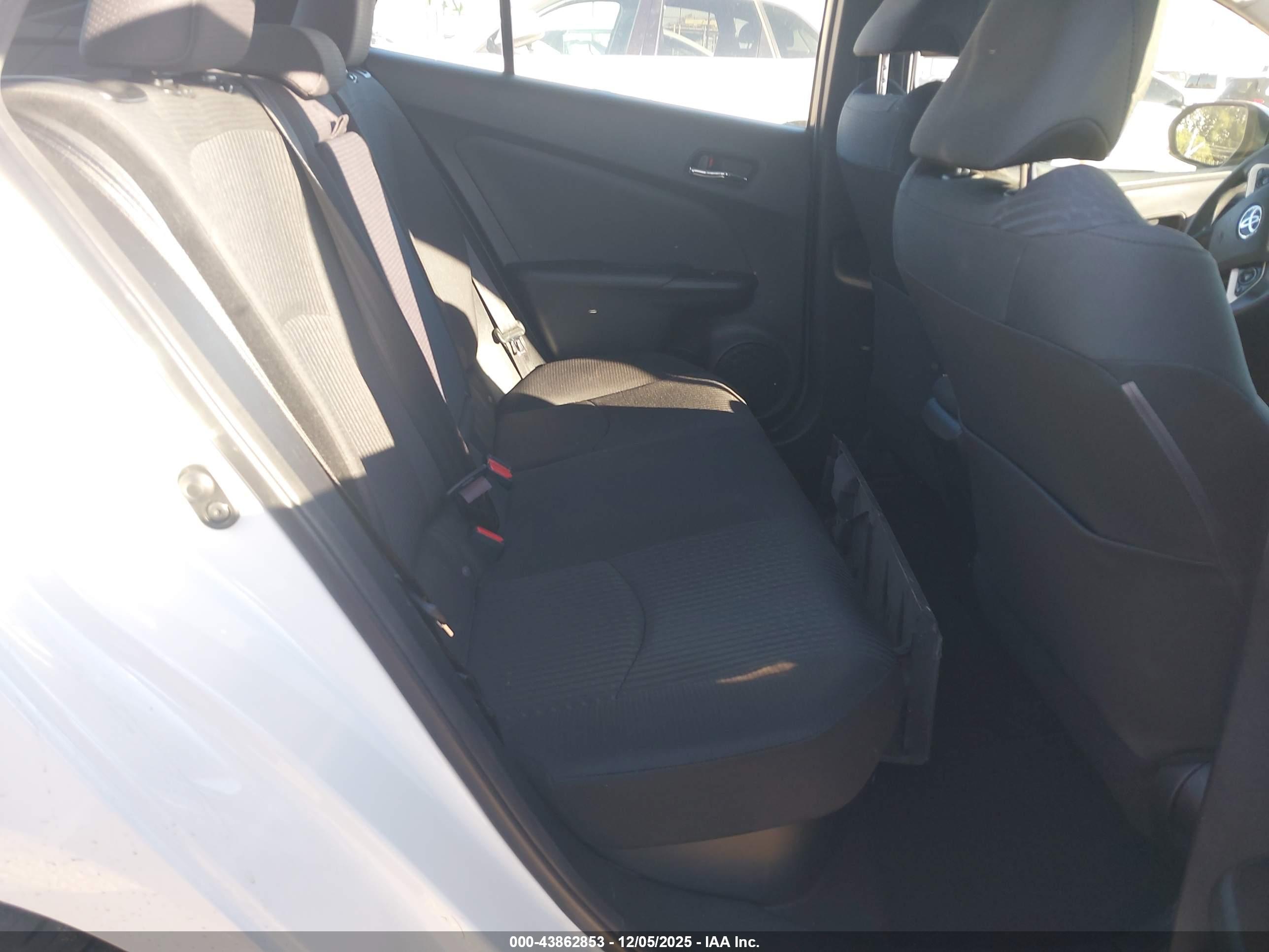 TOYOTA PRIUS image 8