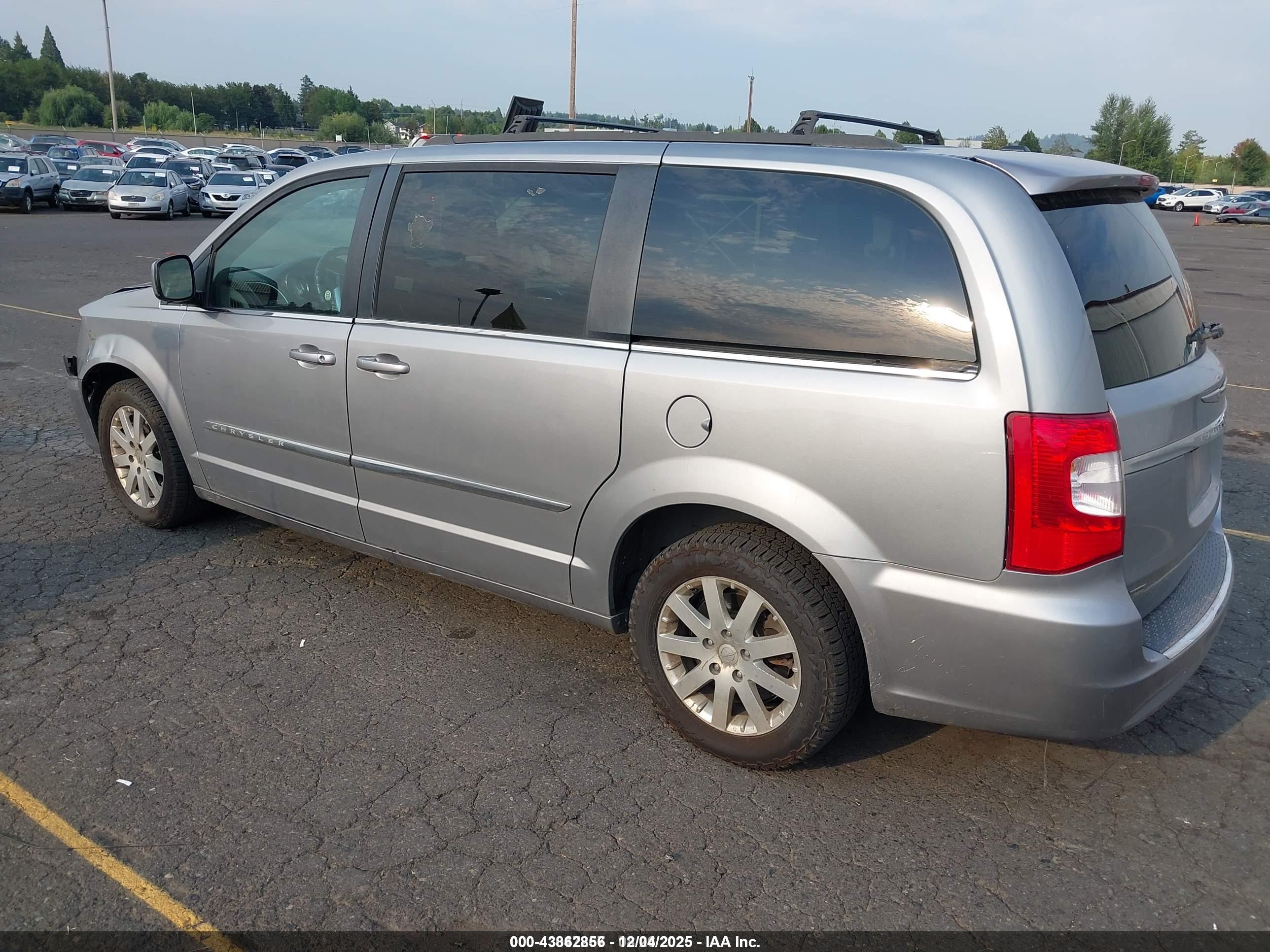CHRYSLER TOWN image 3
