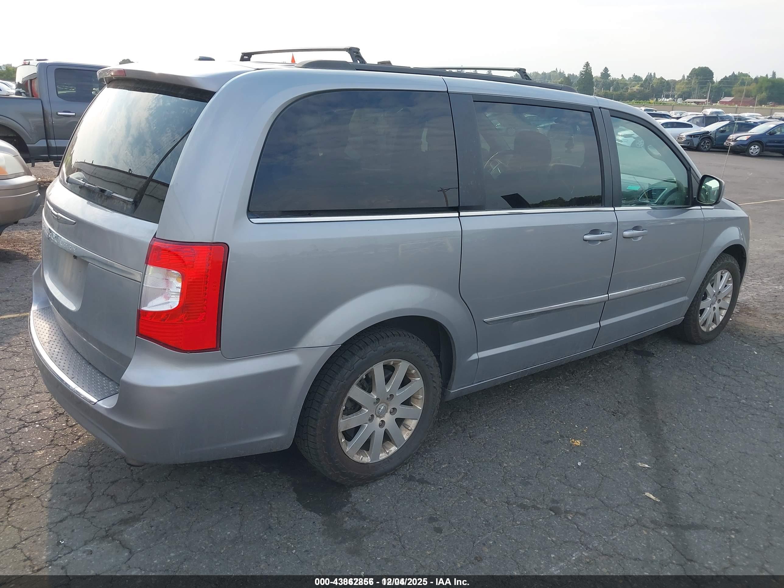 CHRYSLER TOWN image 4