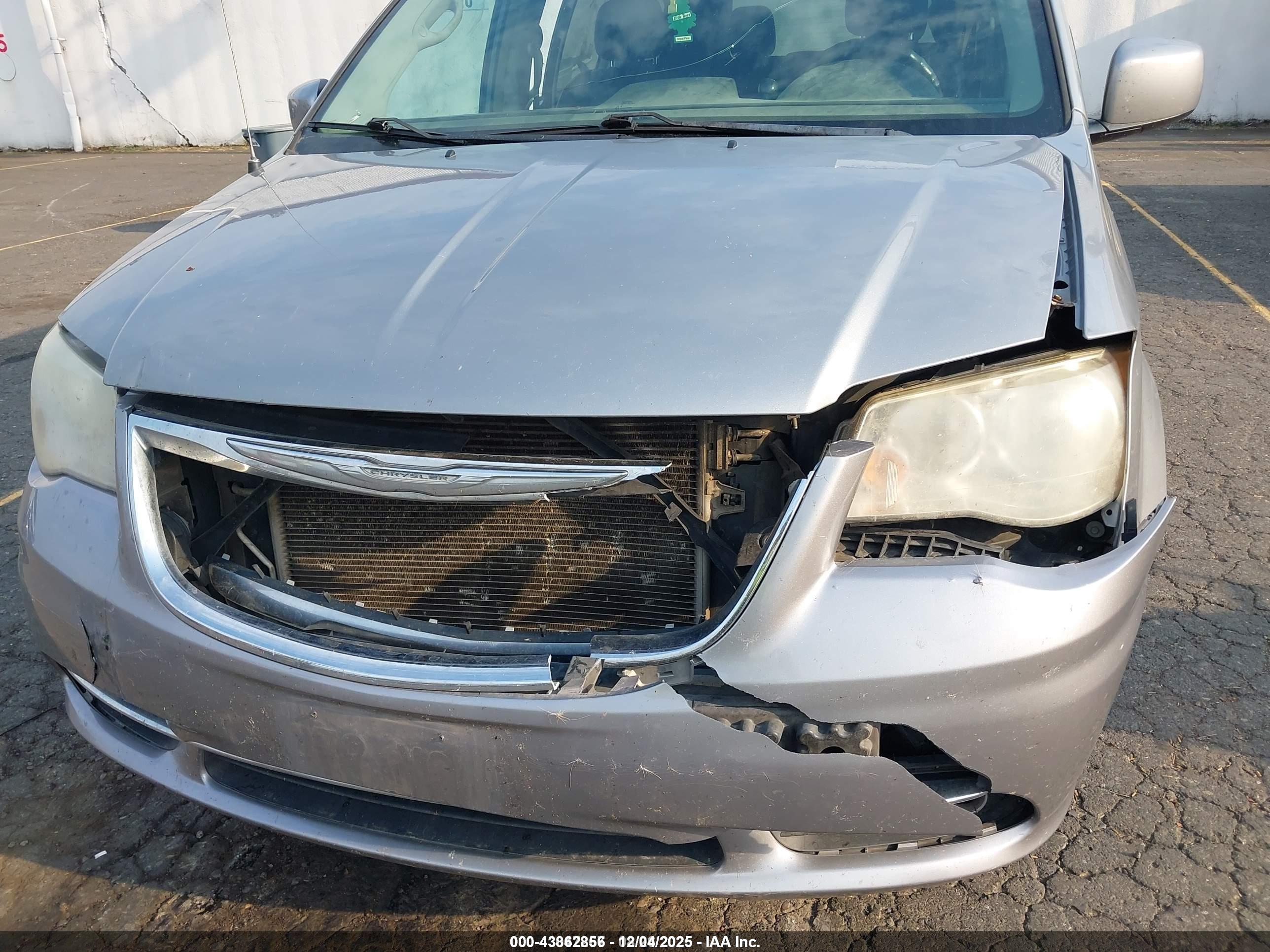 CHRYSLER TOWN image 6