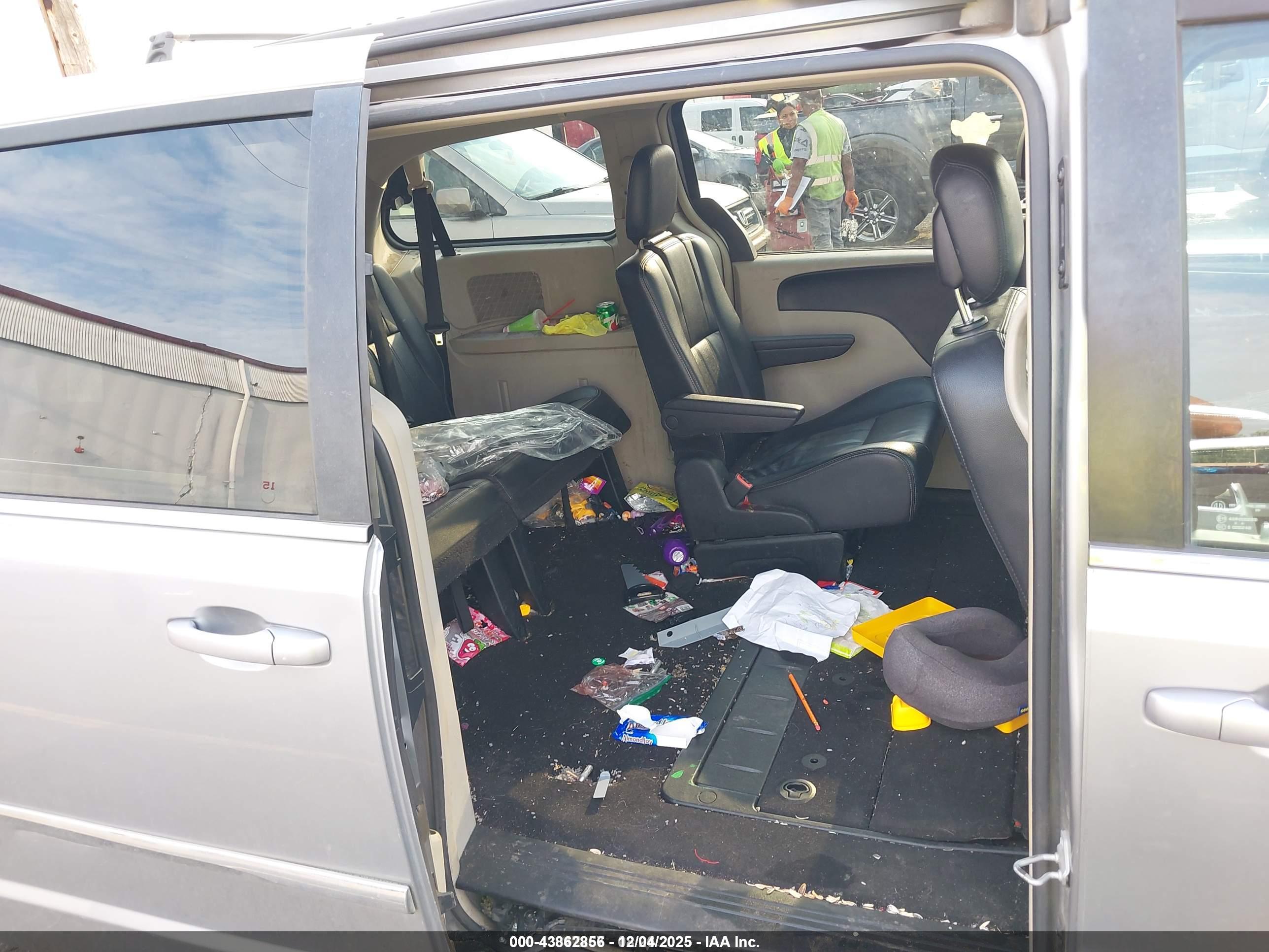 CHRYSLER TOWN image 8