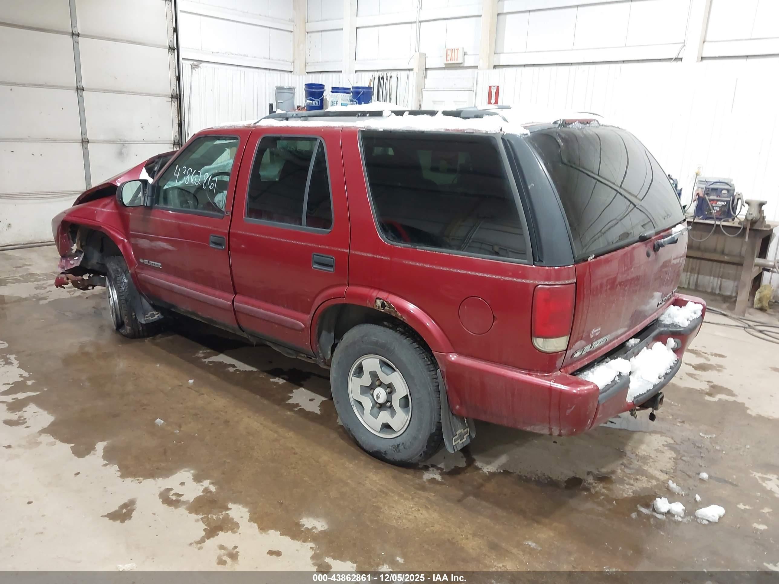 CHEVROLET BLAZER image 3