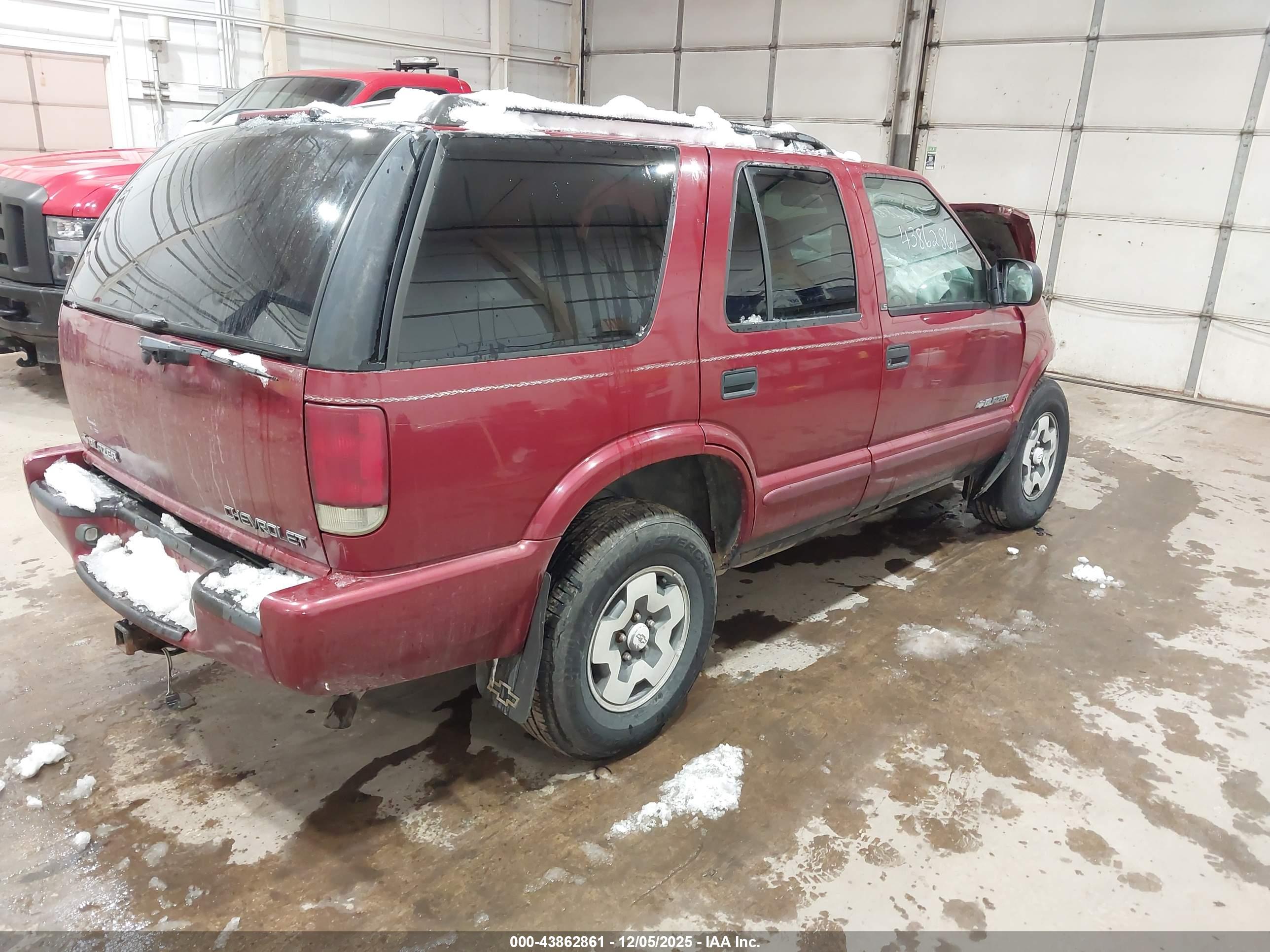 CHEVROLET BLAZER image 4