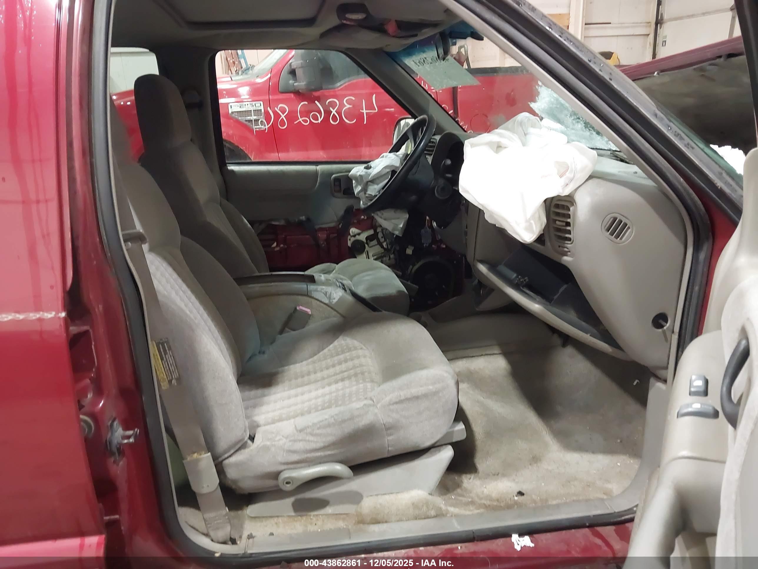 CHEVROLET BLAZER image 5
