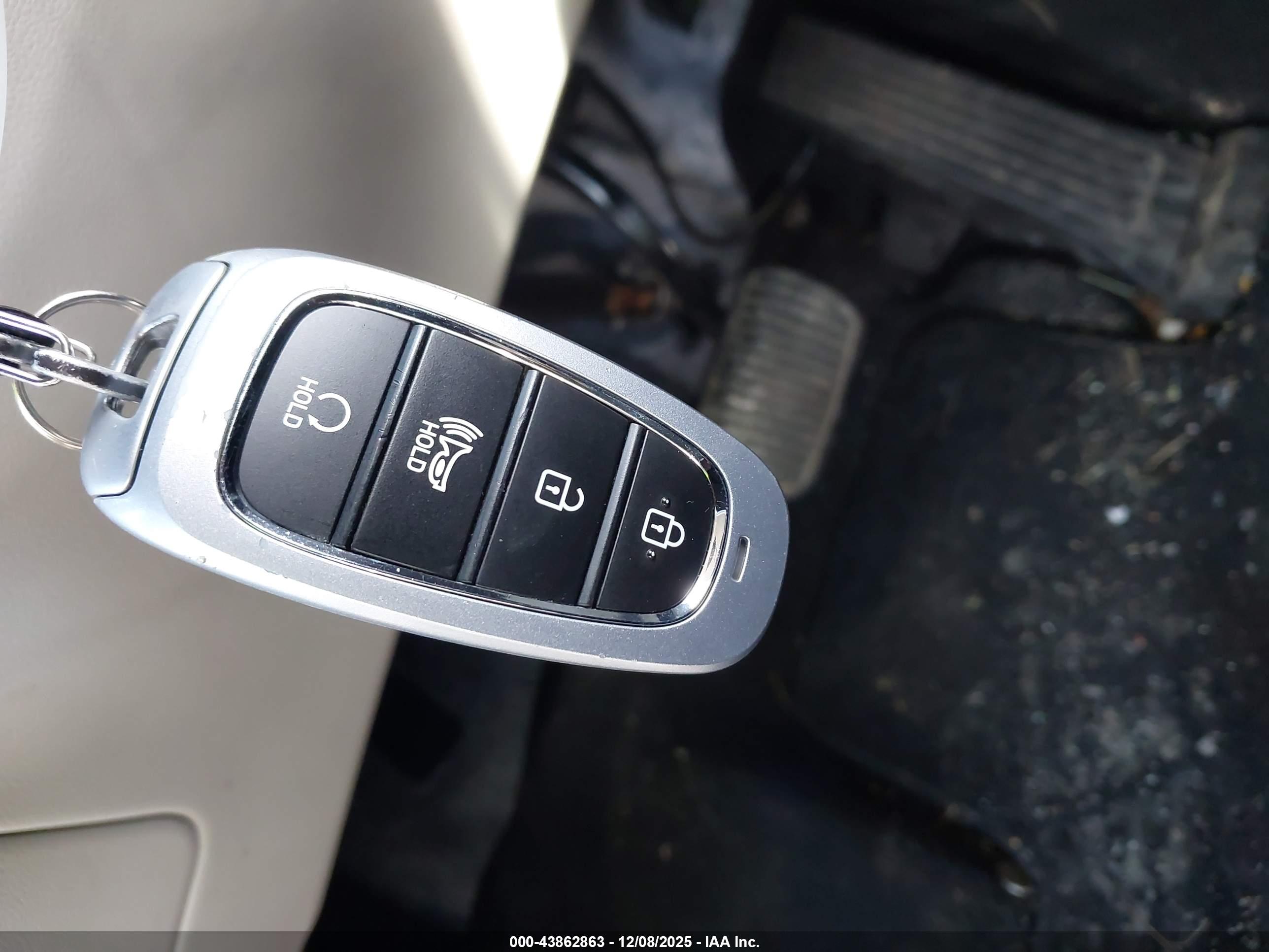 HYUNDAI TUCSON image 11