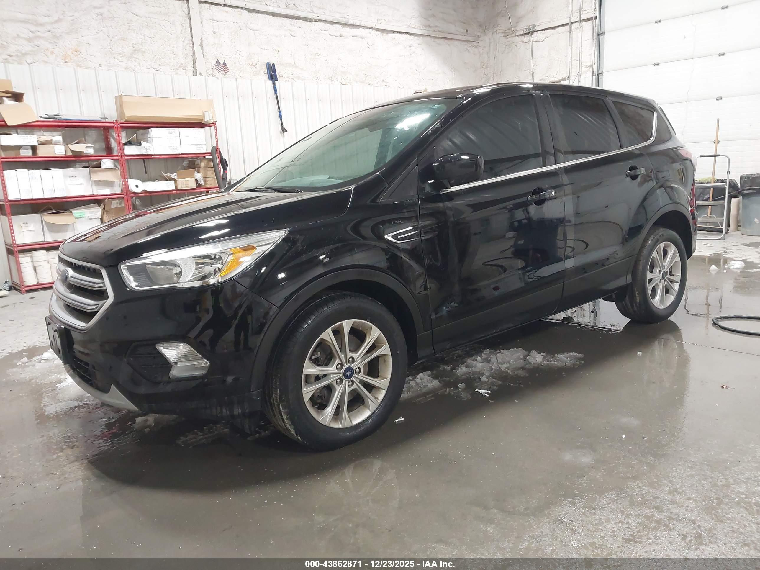 FORD ESCAPE image 2