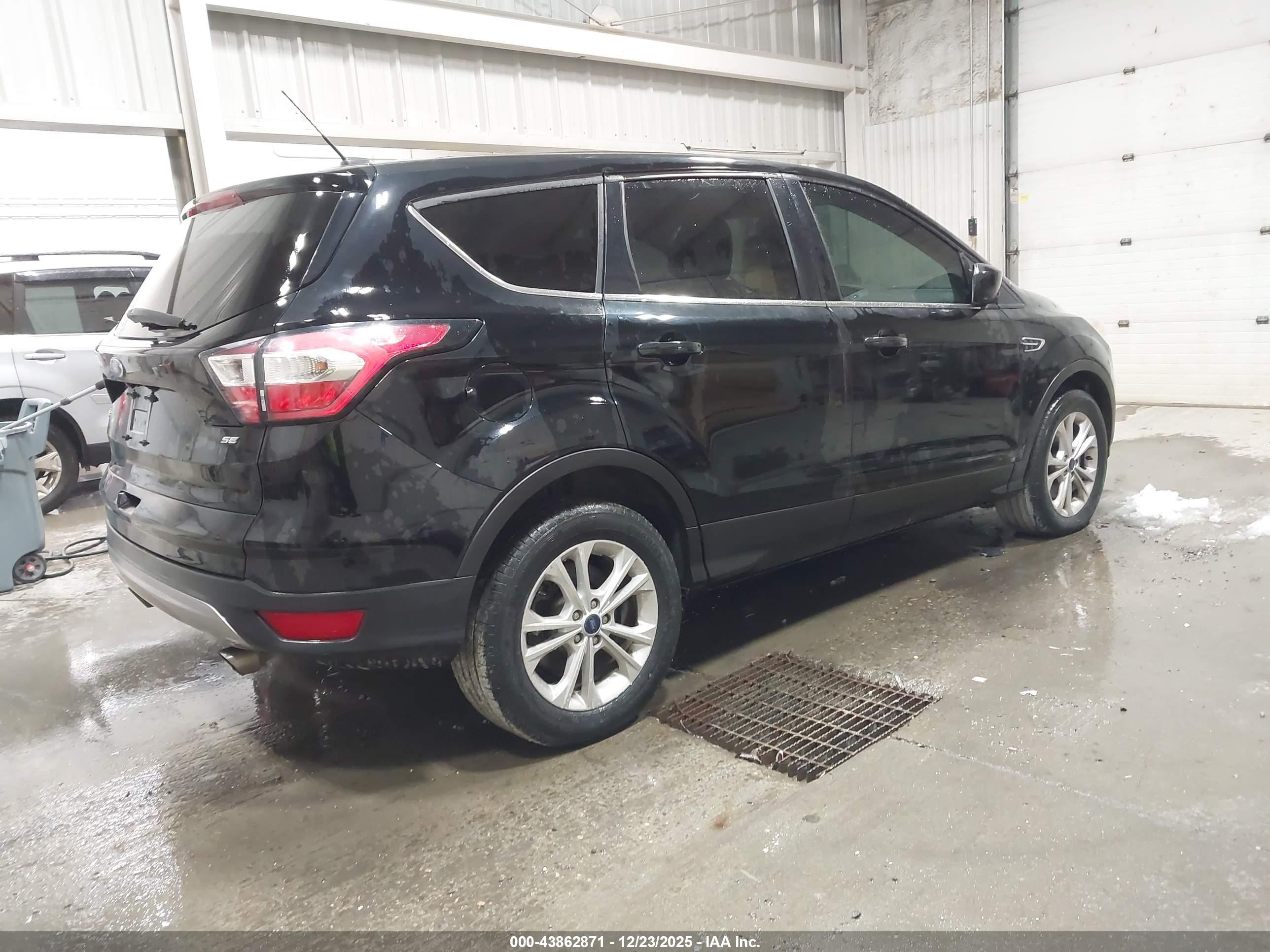 FORD ESCAPE image 4