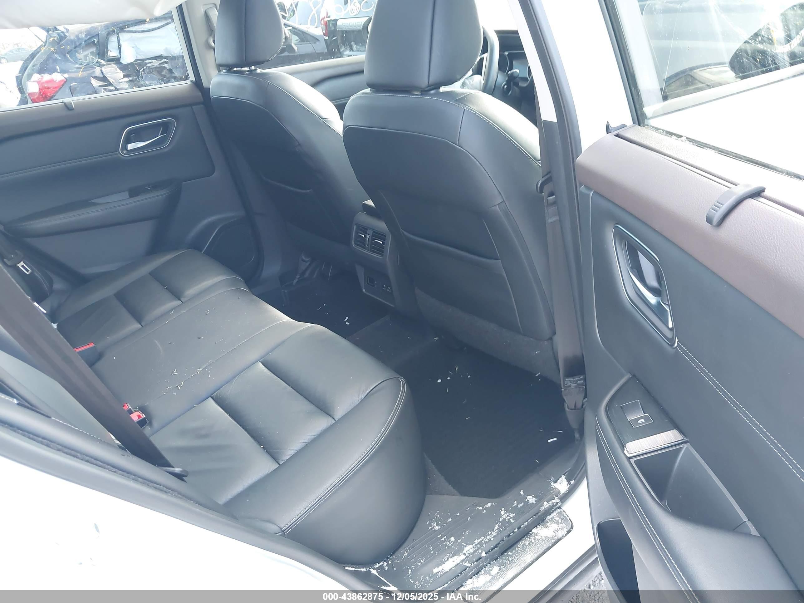 NISSAN ROGUE image 8