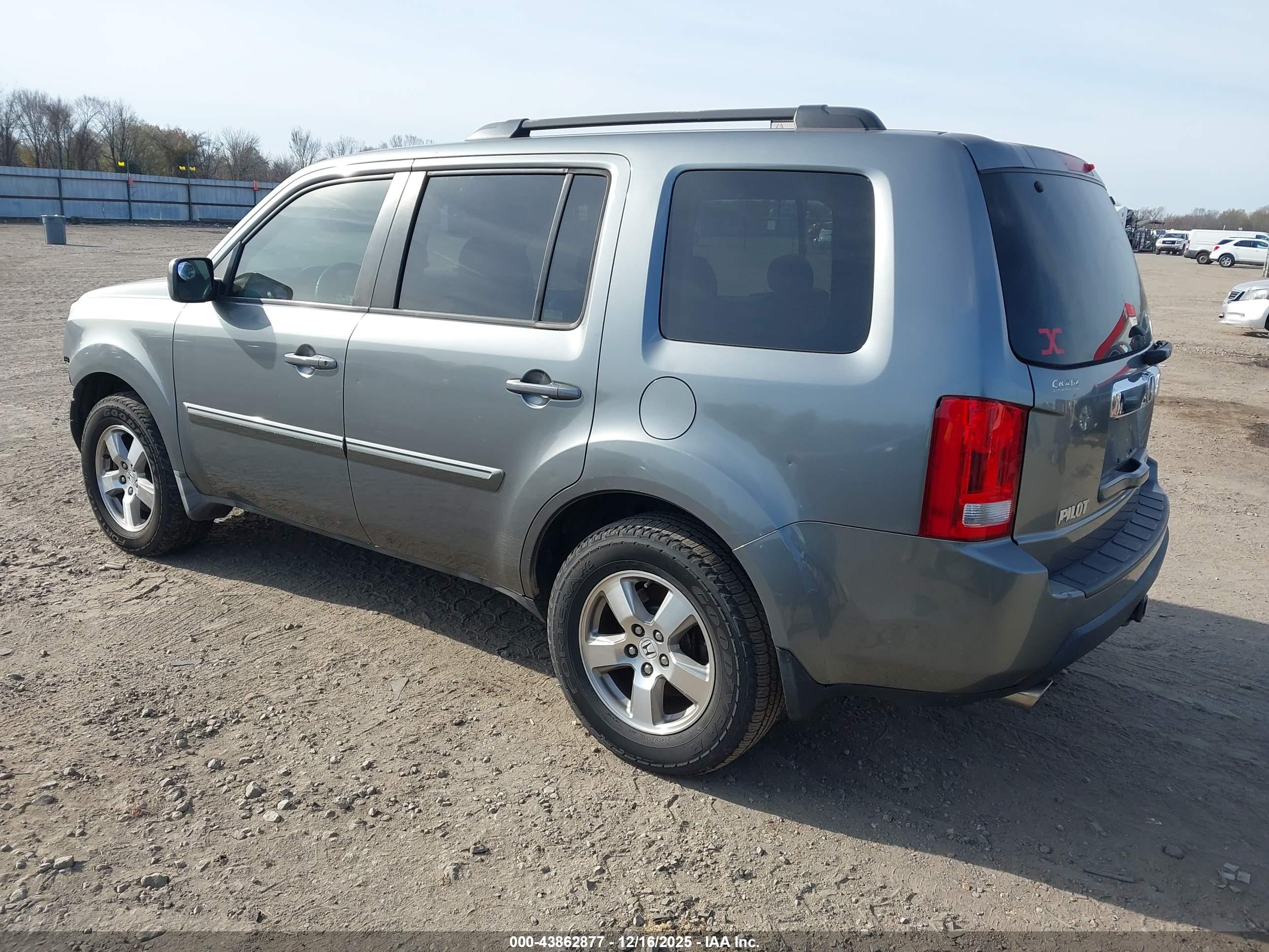 HONDA PILOT image 3