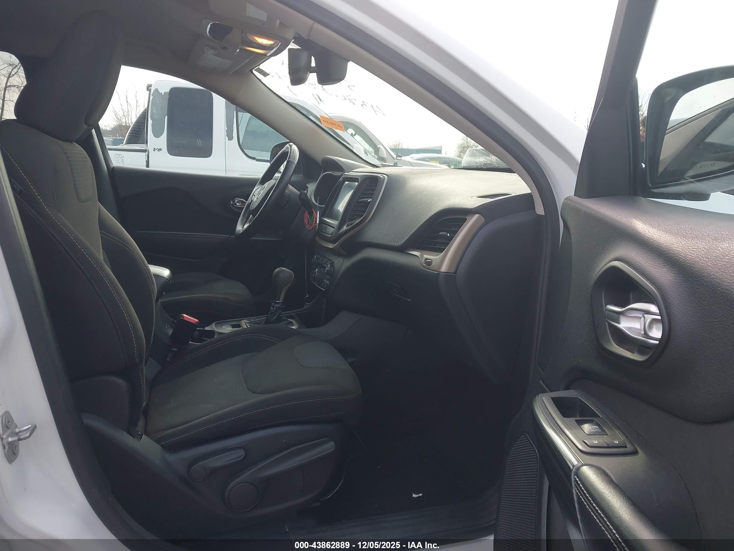 JEEP CHEROKEE image 5